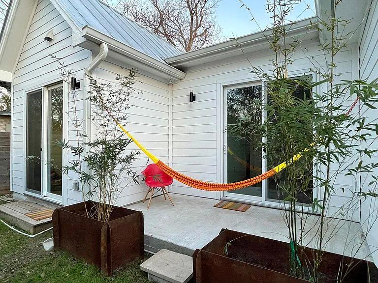 910 Gullett St # 2, Austin, TX 78702