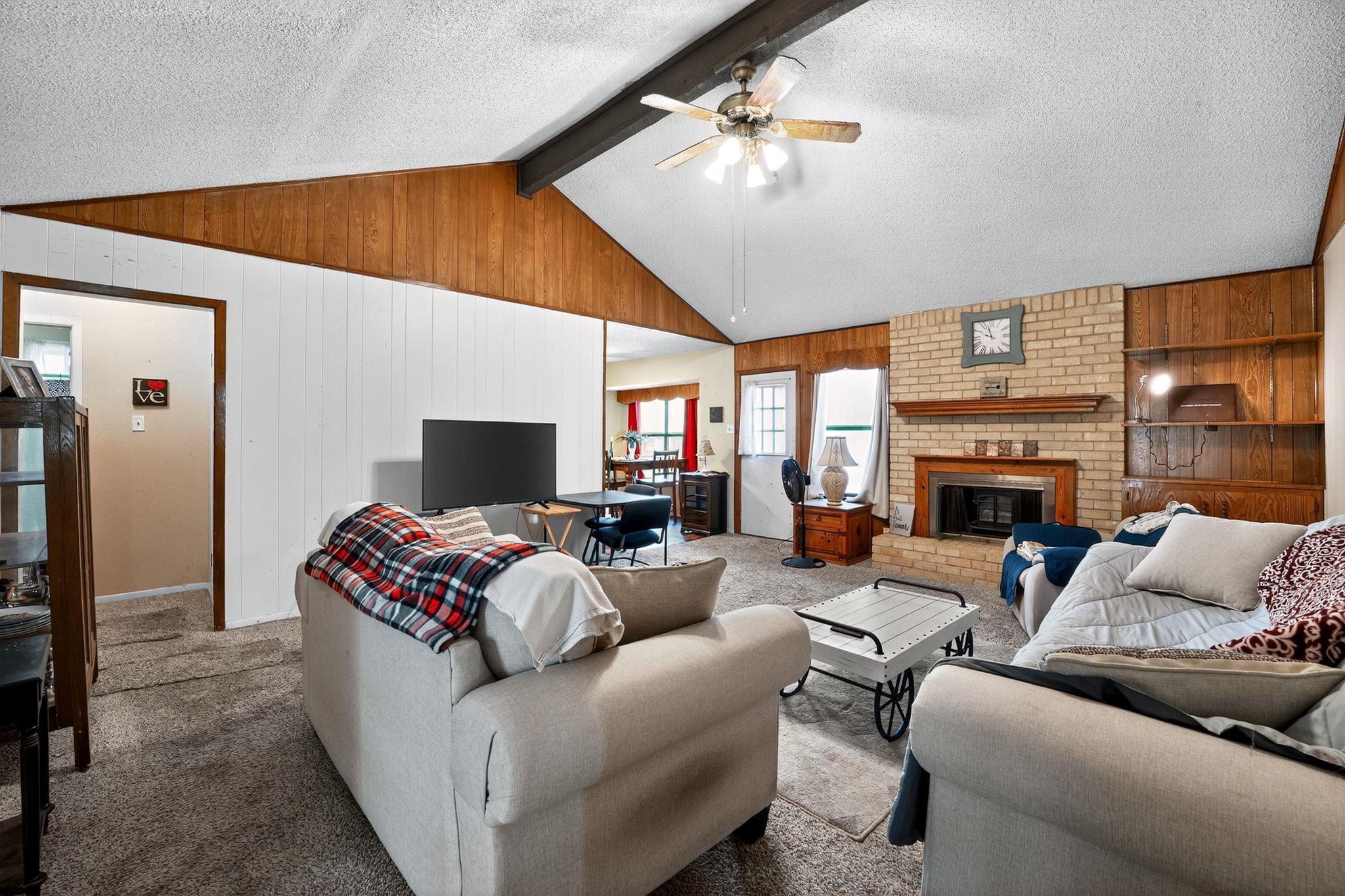 324 McClendon Dr, Elgin, TX 78621