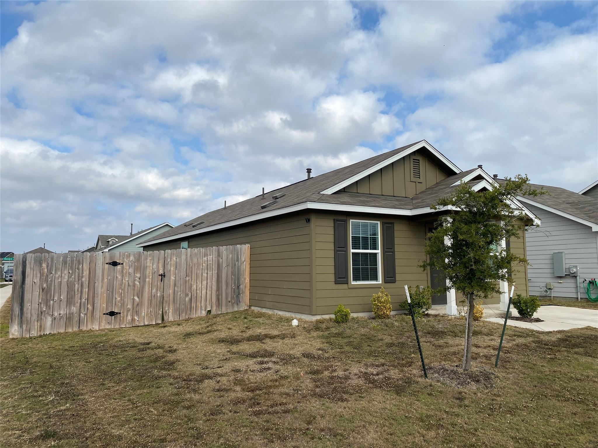 13704 Knights Branch Dr, Elgin, TX 78621