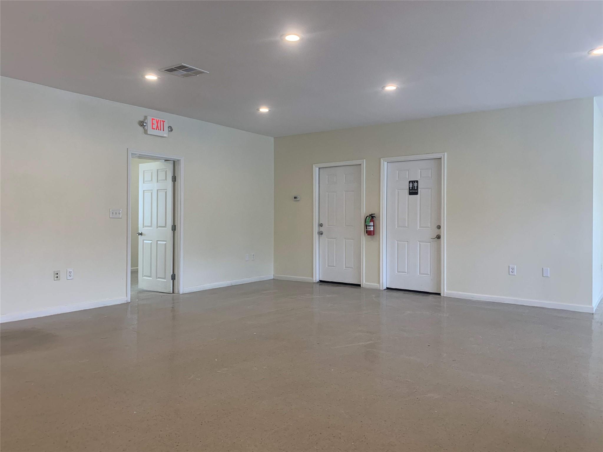 1333 W 2nd St, Taylor, TX 76574