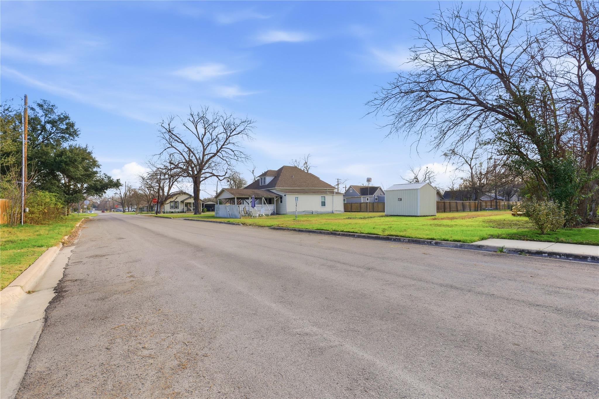 1725 Prather St, Taylor, TX 76574