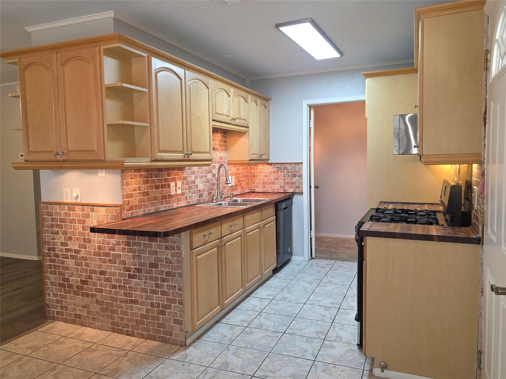 1108 Green Downs Dr, Round Rock, TX 78664