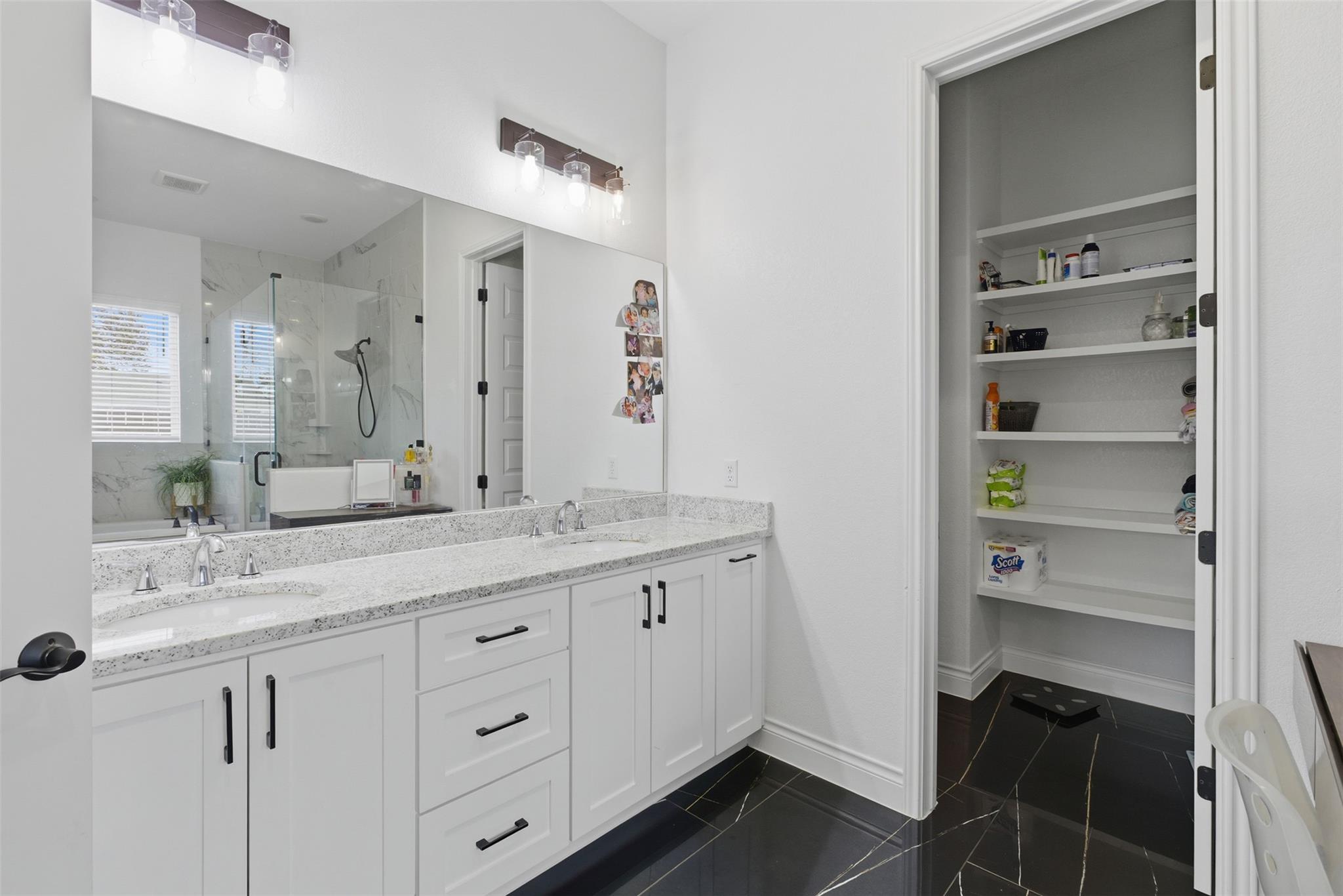 1905 S College St, Georgetown, TX 78626