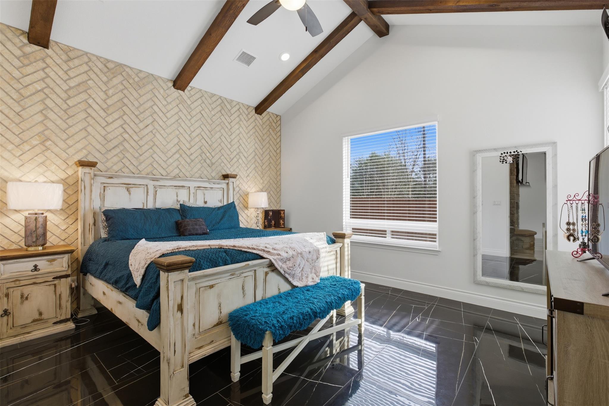 1905 S College St, Georgetown, TX 78626