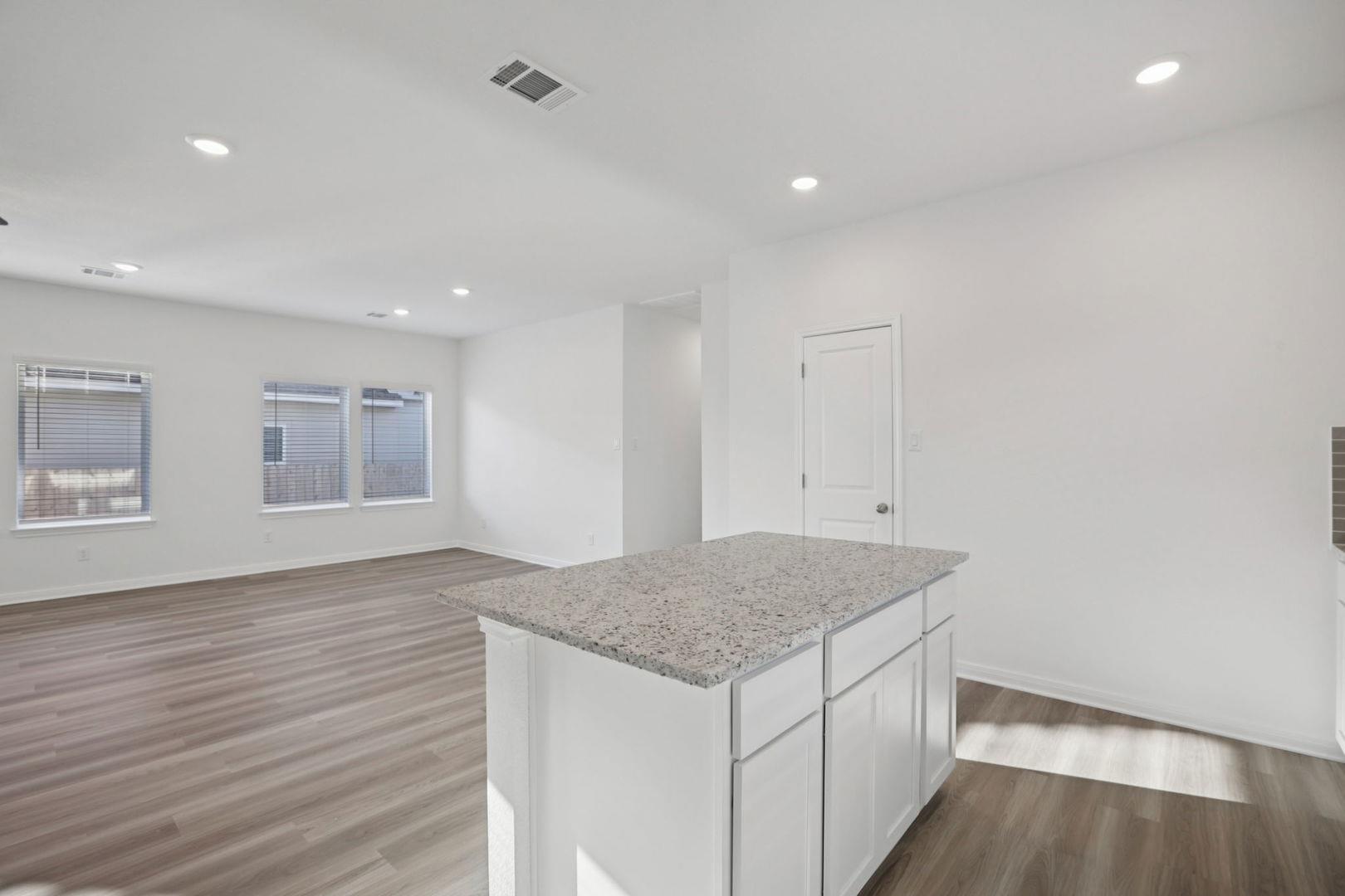 120 Outlaw Dr, Jarrell, TX 76537