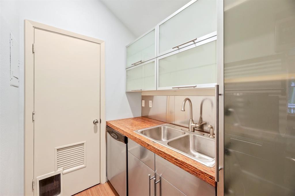 1110 W 22nd St # 8, Austin, TX 78705