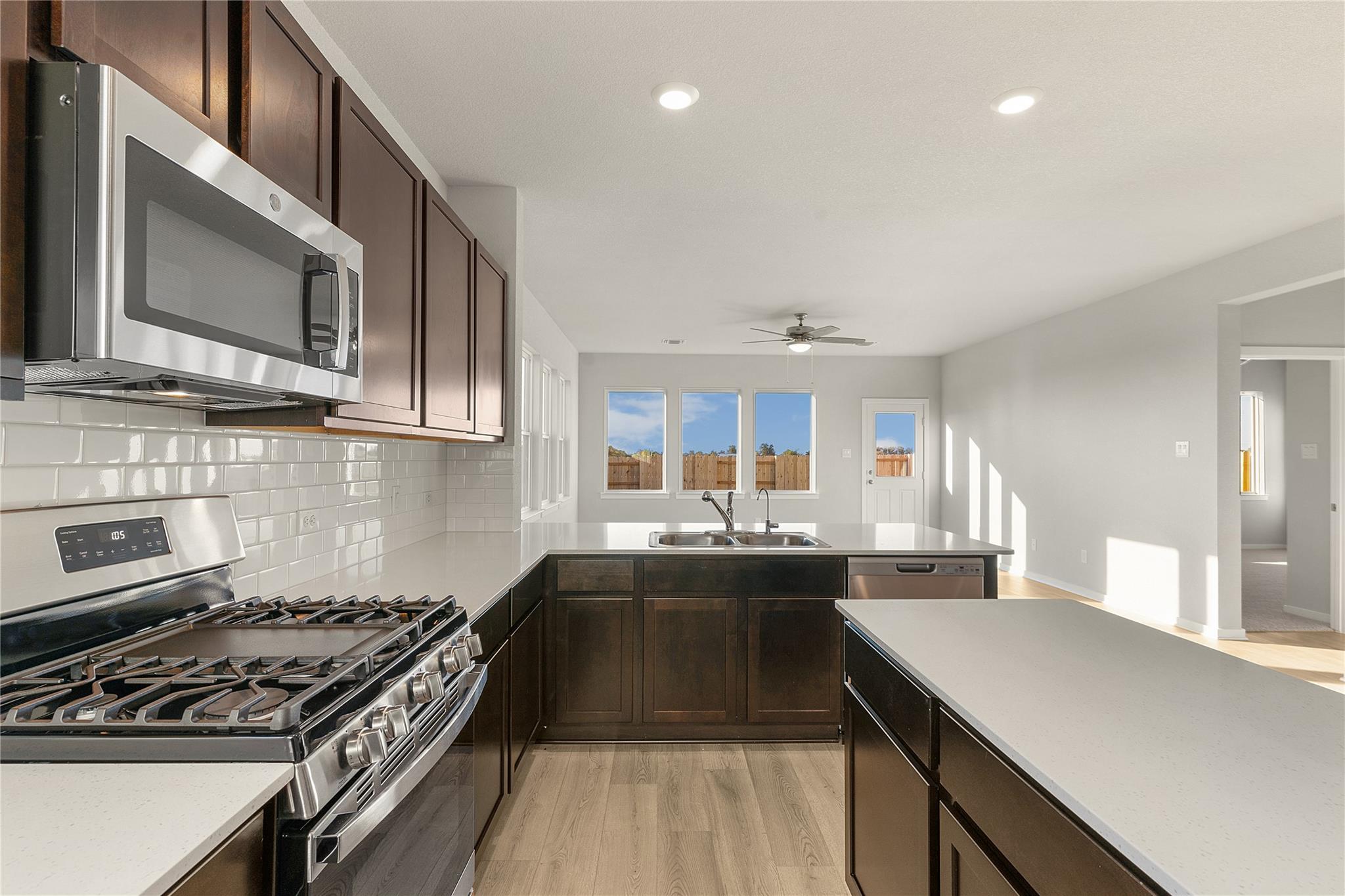 25605 Flora Bella Ln, Elgin, TX 78621