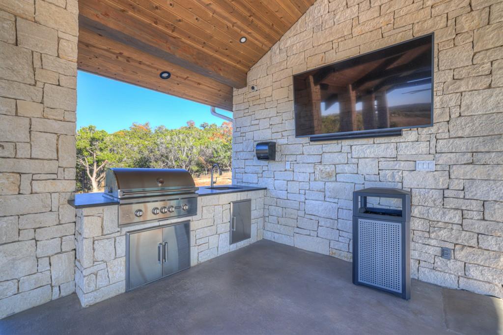 1736 Demi John Bend Rd, Canyon Lake, TX 78133