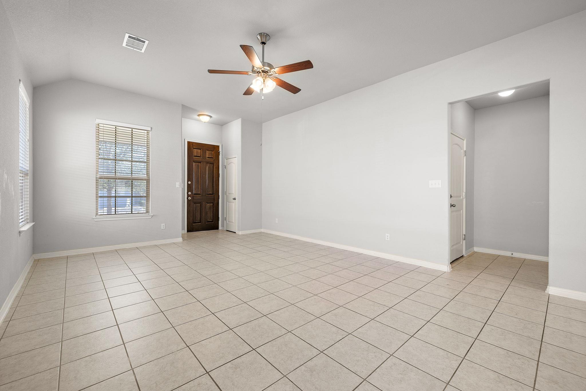 913 Centerra Hills Cir, Round Rock, TX 78665