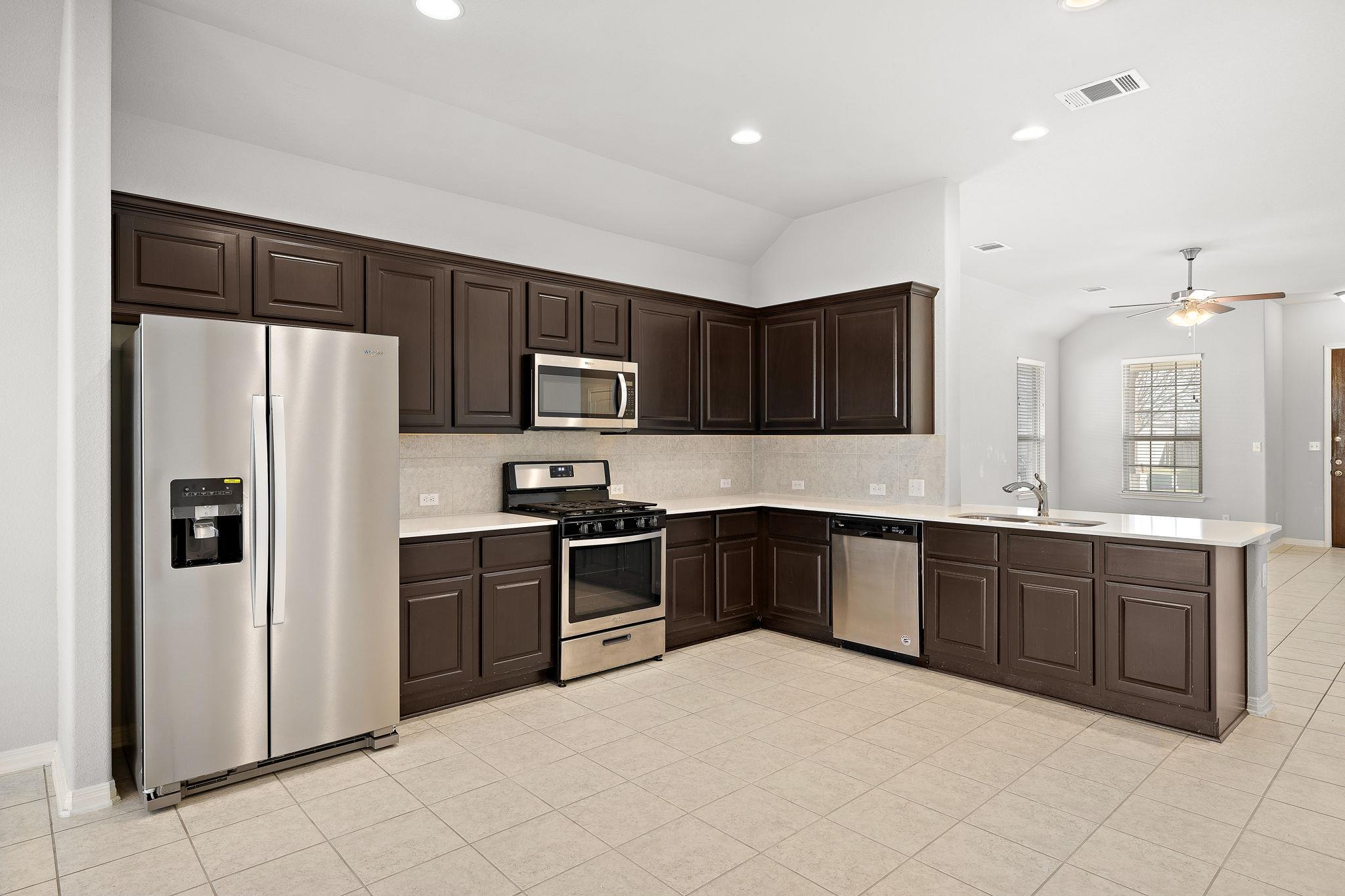 913 Centerra Hills Cir, Round Rock, TX 78665