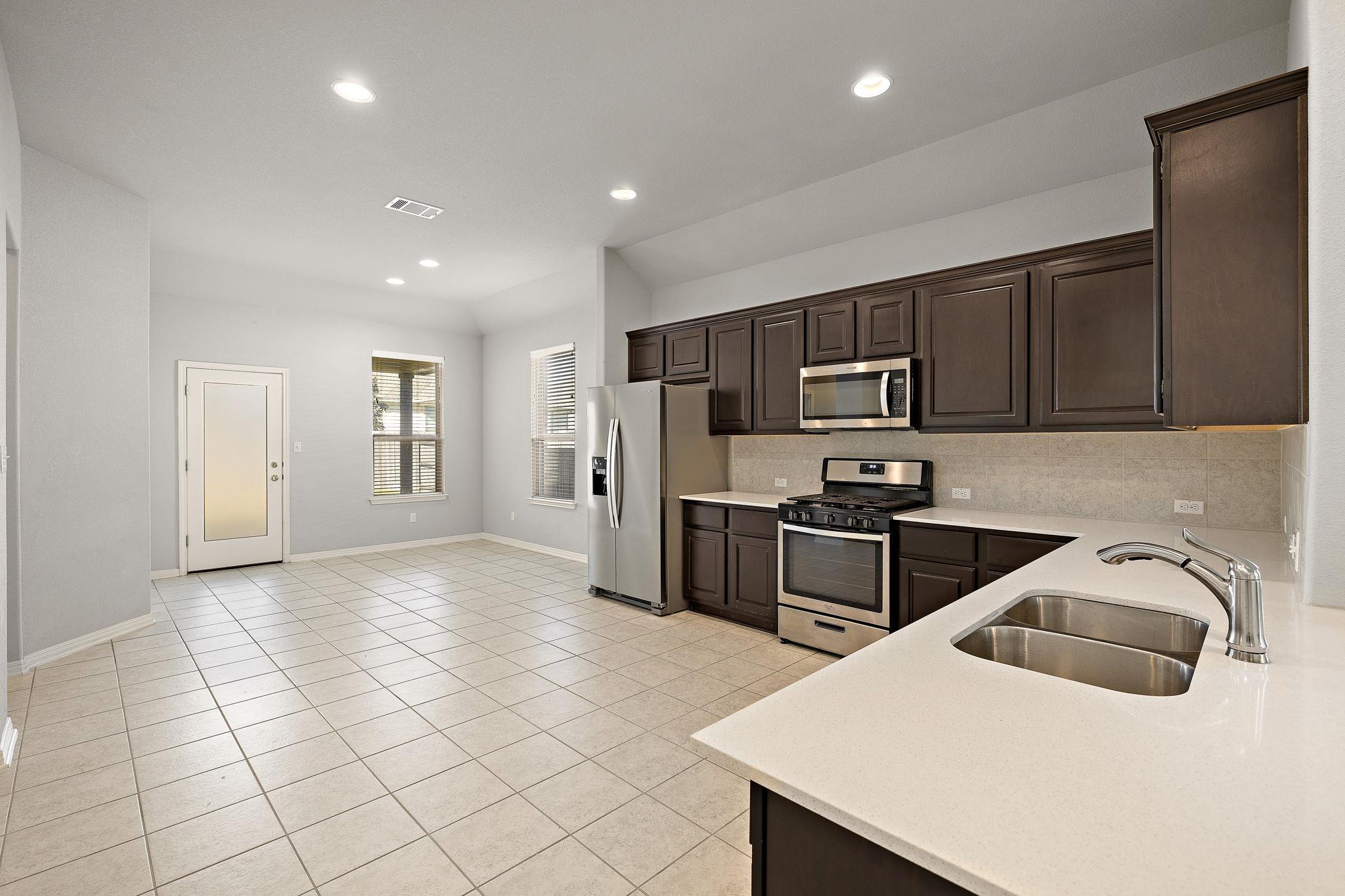 913 Centerra Hills Cir, Round Rock, TX 78665