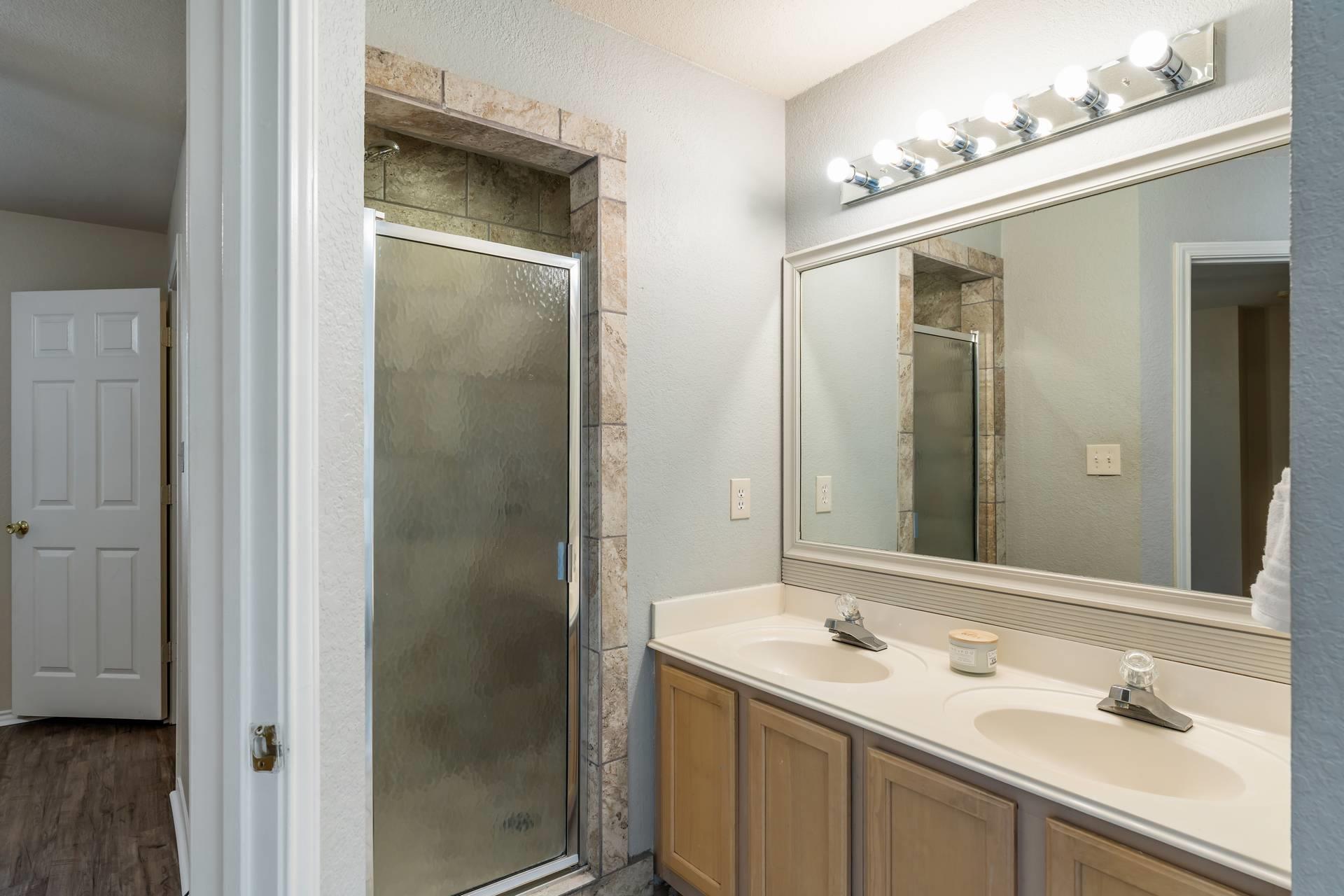 7704 Plateau Cv, Lago Vista, TX 78645