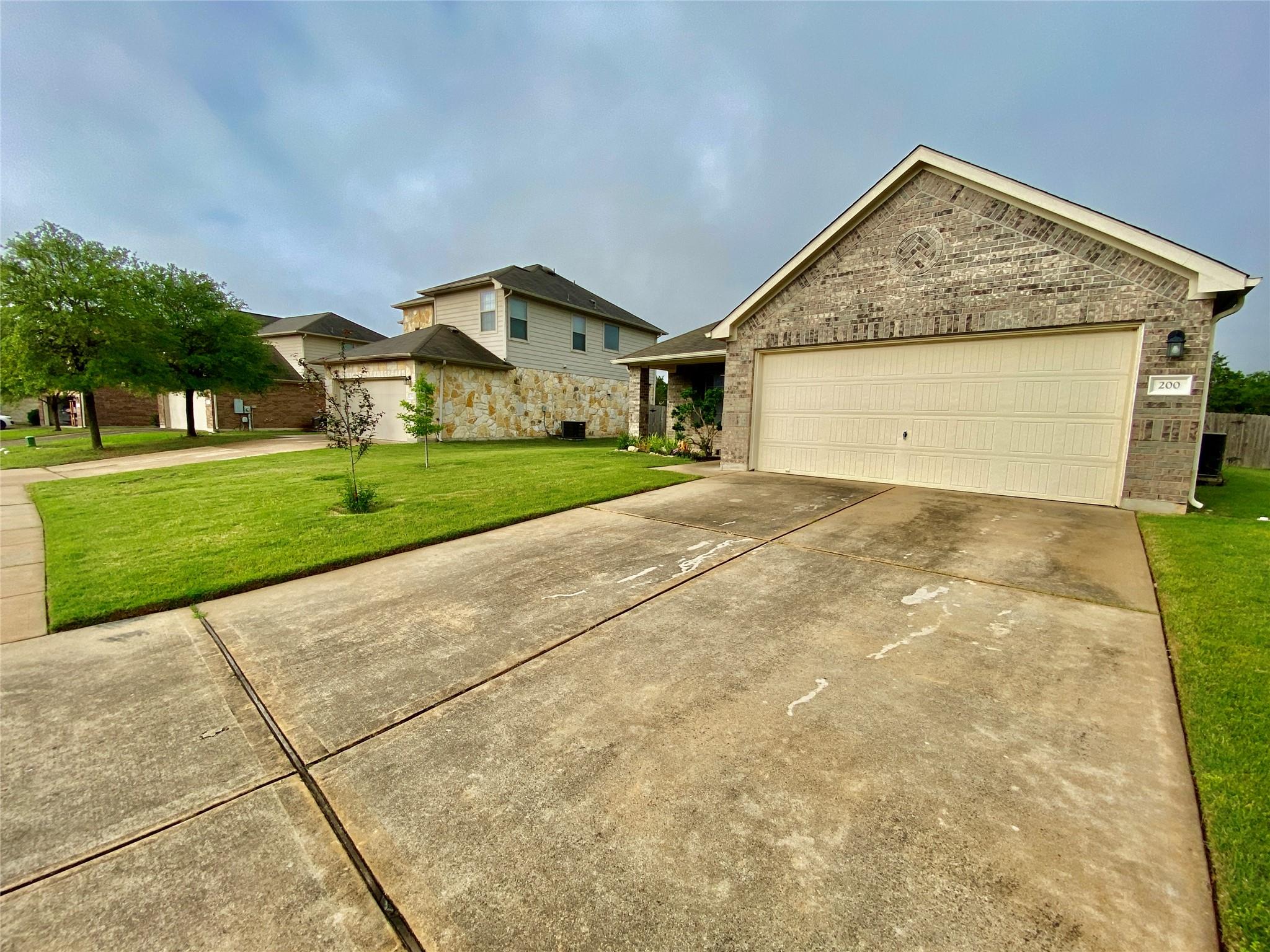 200 Falcon Ln, Leander, TX 78641