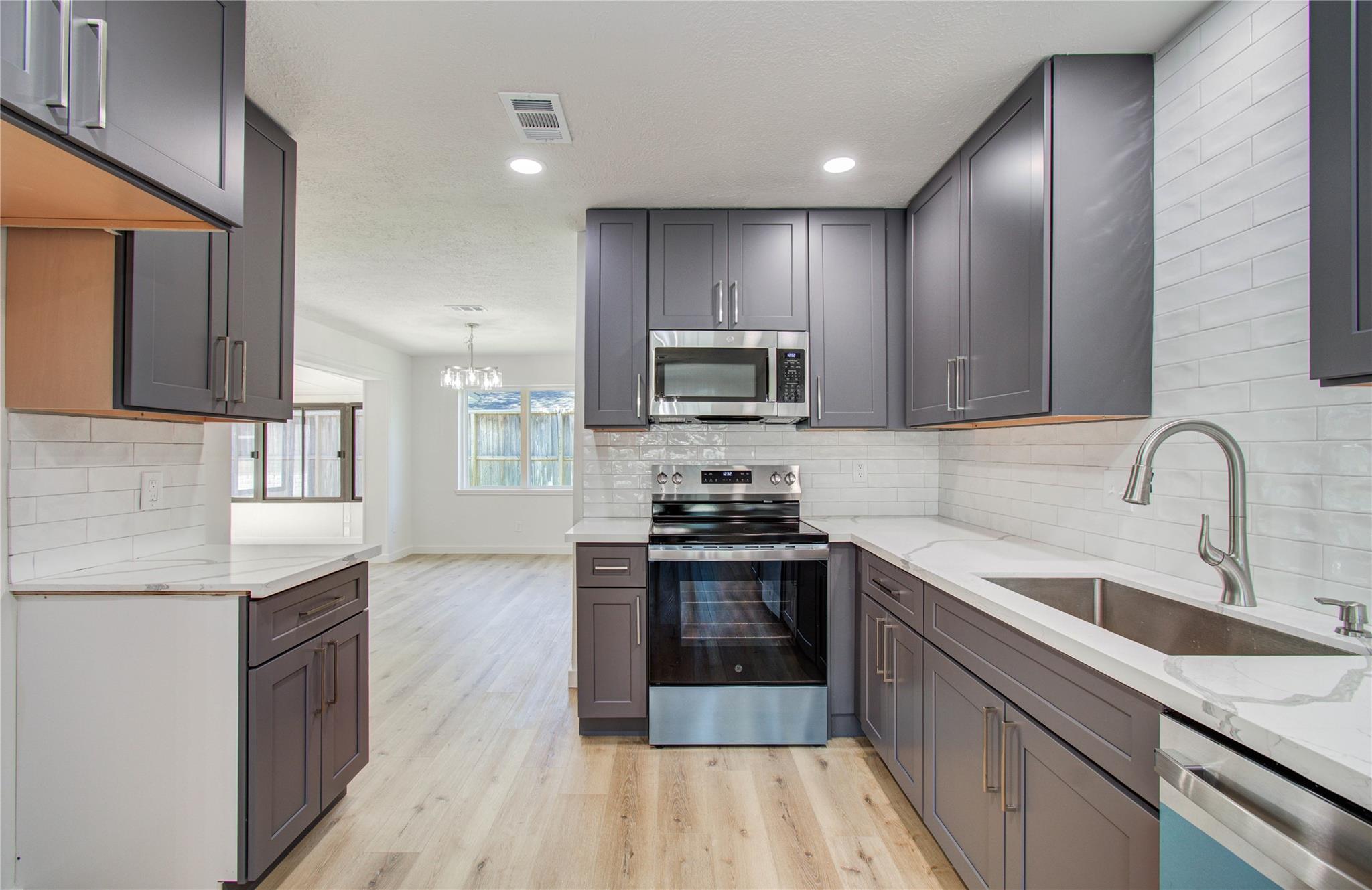 10730 Clear Cove Ln, Houston, TX 77041