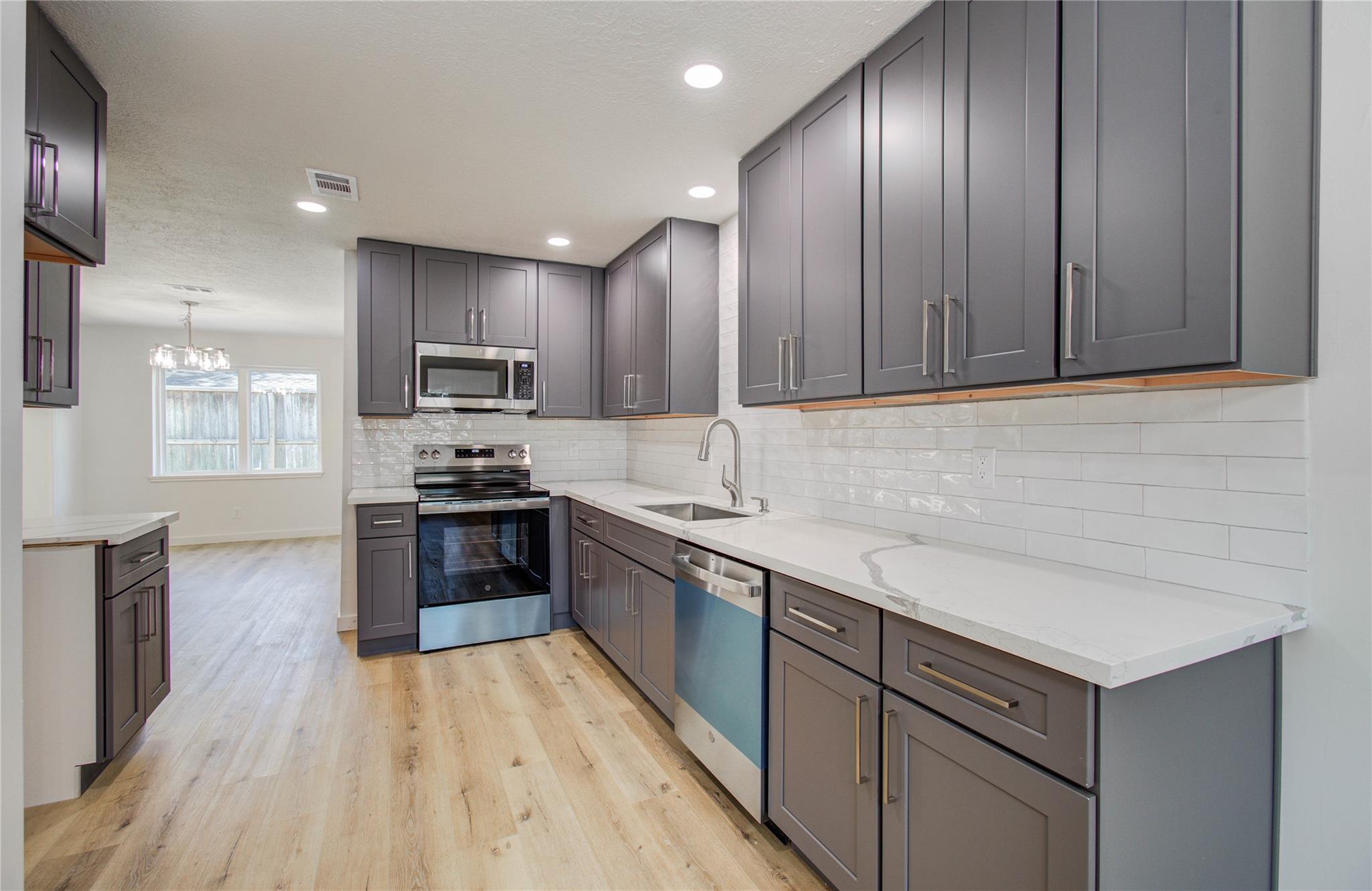 10730 Clear Cove Ln, Houston, TX 77041