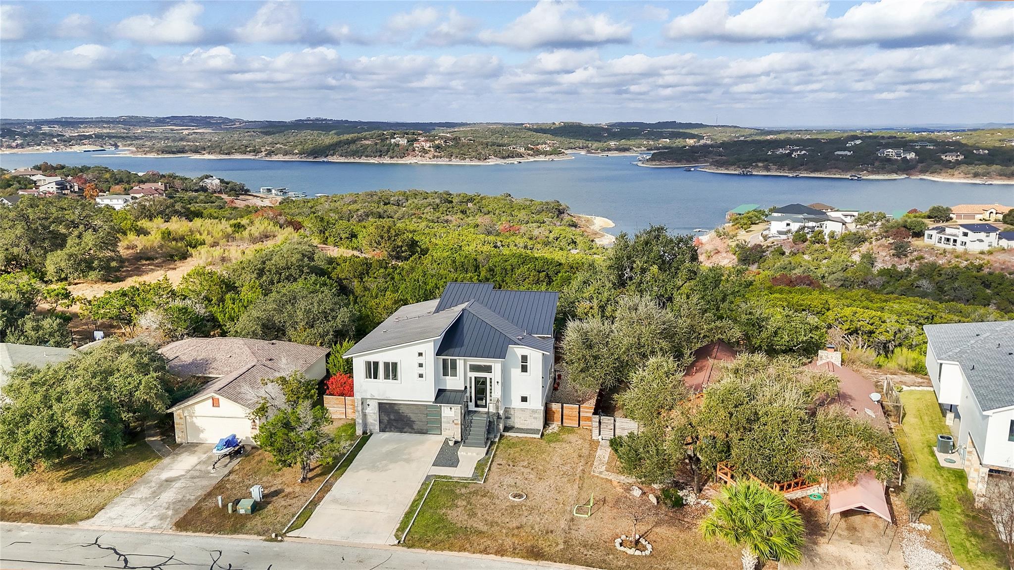 300 Summit Ridge Dr N, Point Venture, TX 78645