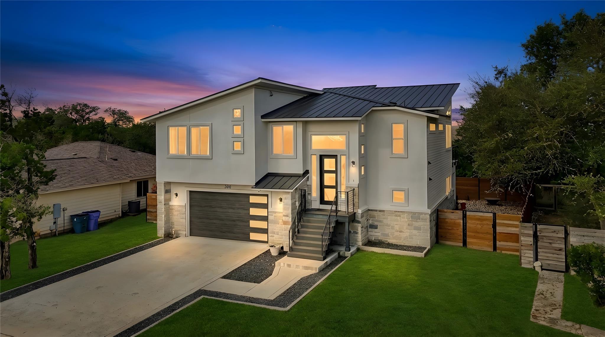 300 Summit Ridge Dr N, Point Venture, TX 78645