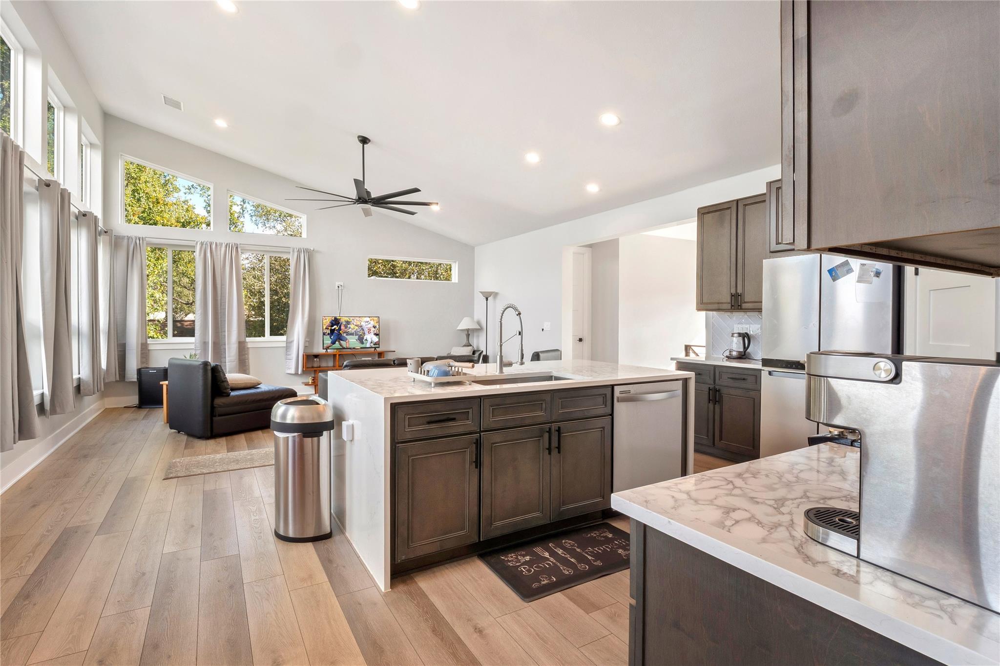 300 Summit Ridge Dr N, Point Venture, TX 78645