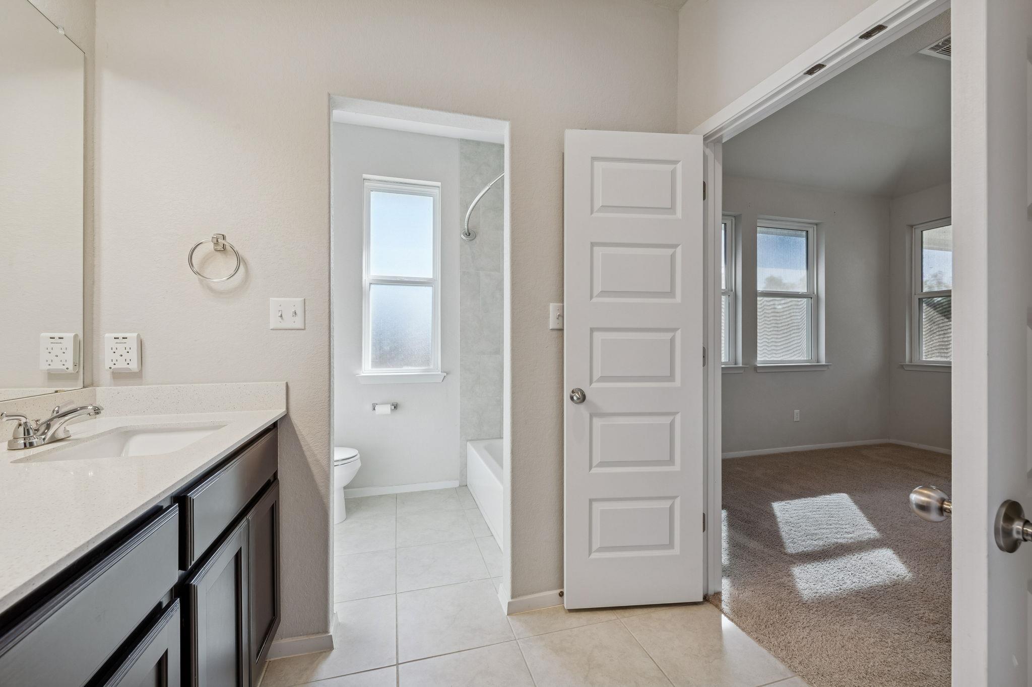 316 Insider Loop, Elgin, TX 78621