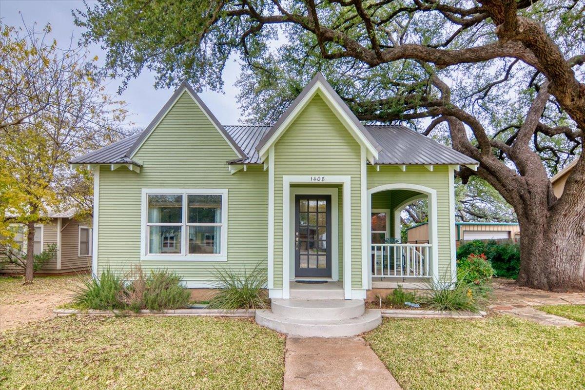 1408 W Dry St, San Saba, TX 76877