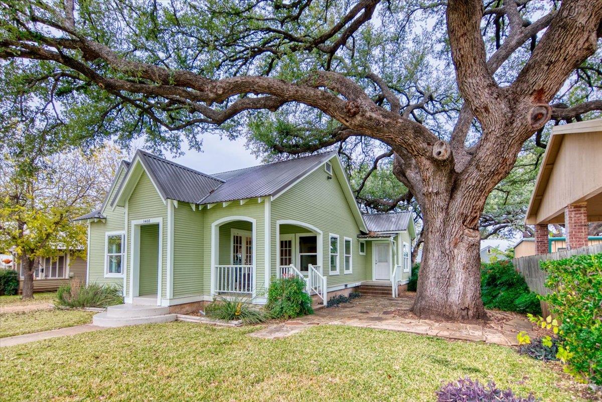 1408 W Dry St, San Saba, TX 76877