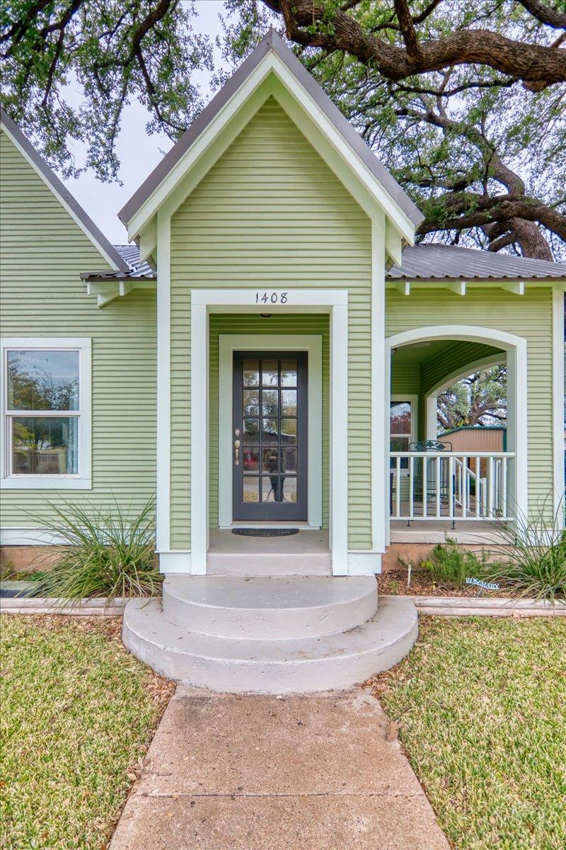 1408 W Dry St, San Saba, TX 76877