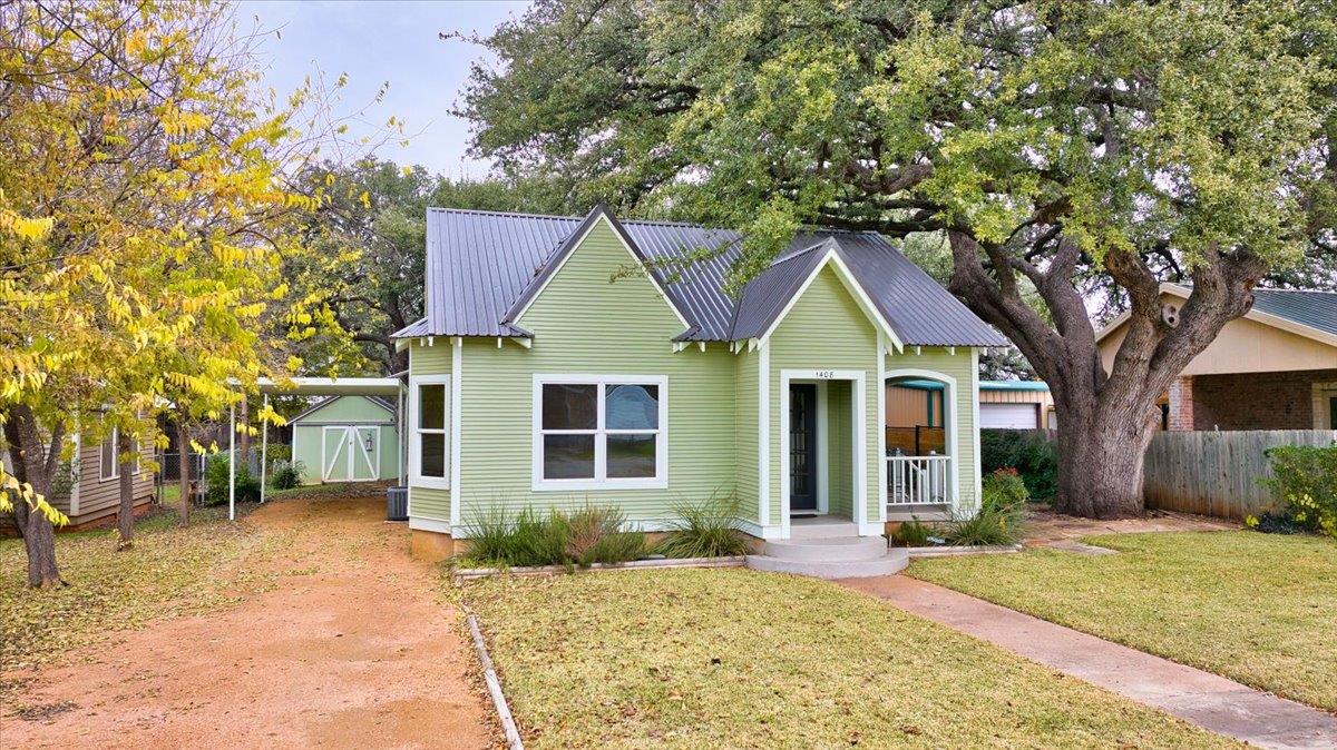 1408 W Dry St, San Saba, TX 76877