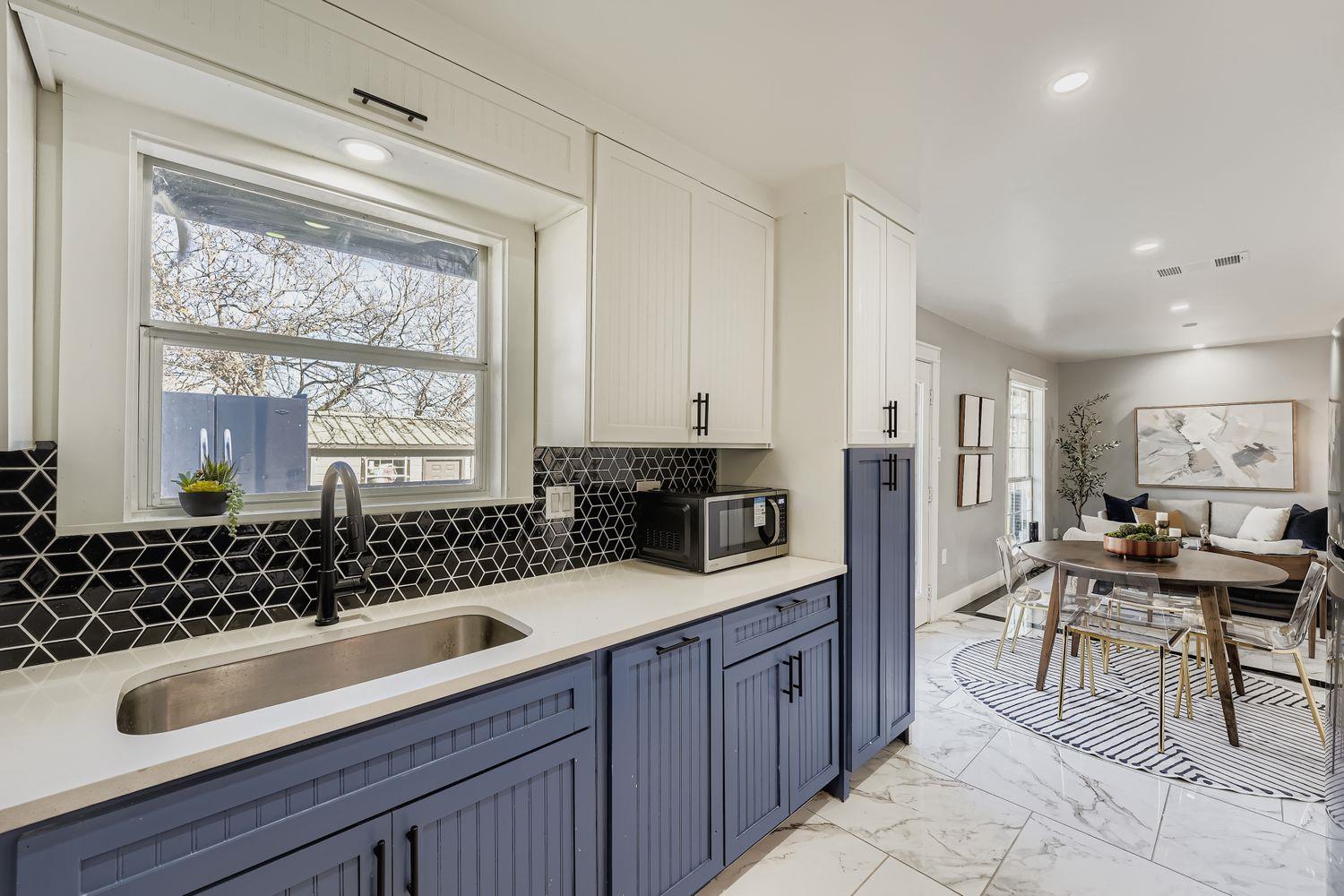 7004 E Meadow Bend Dr, Austin, TX 78724