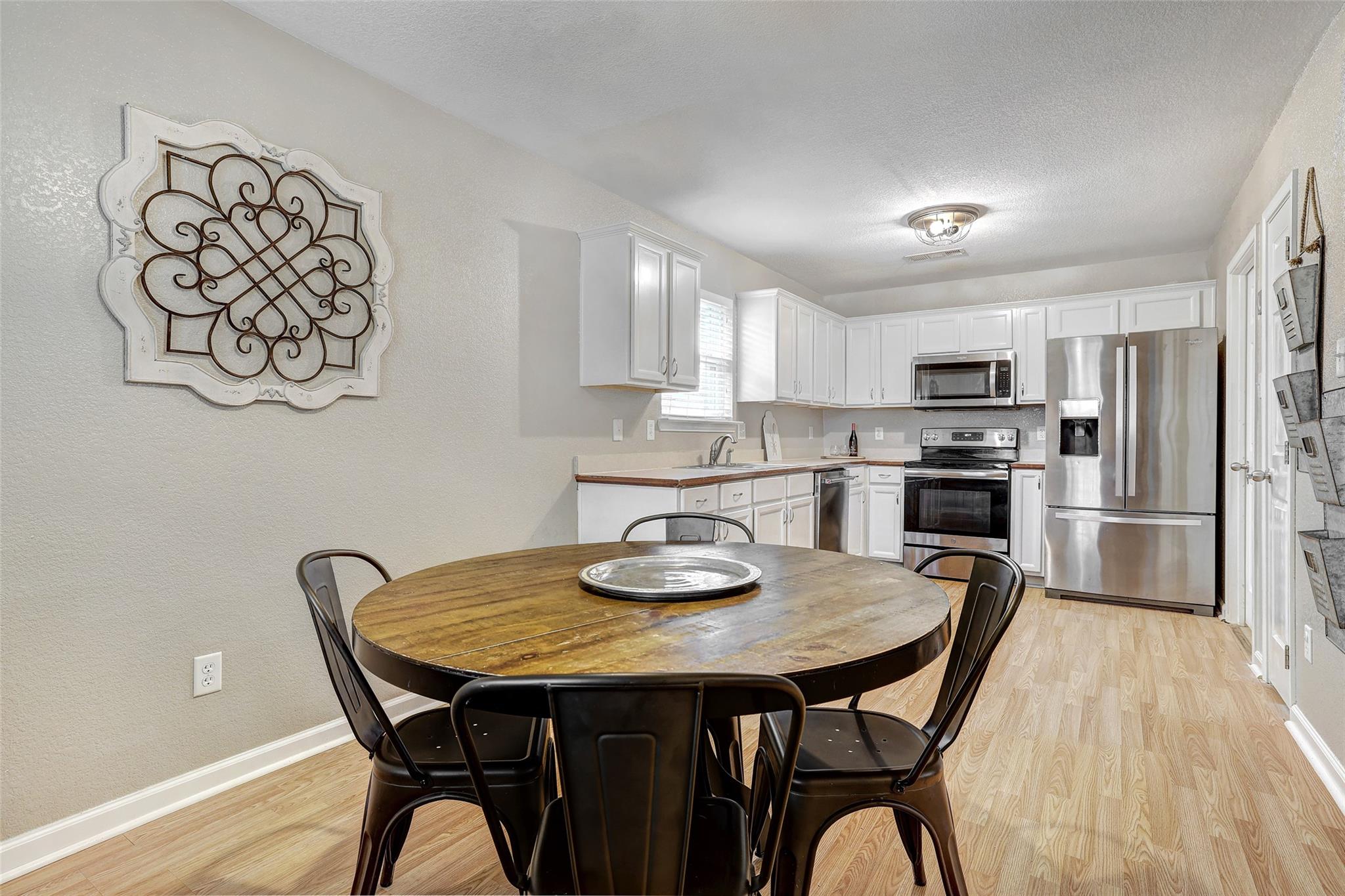 605 Copper Ct, Jarrell, TX 76537