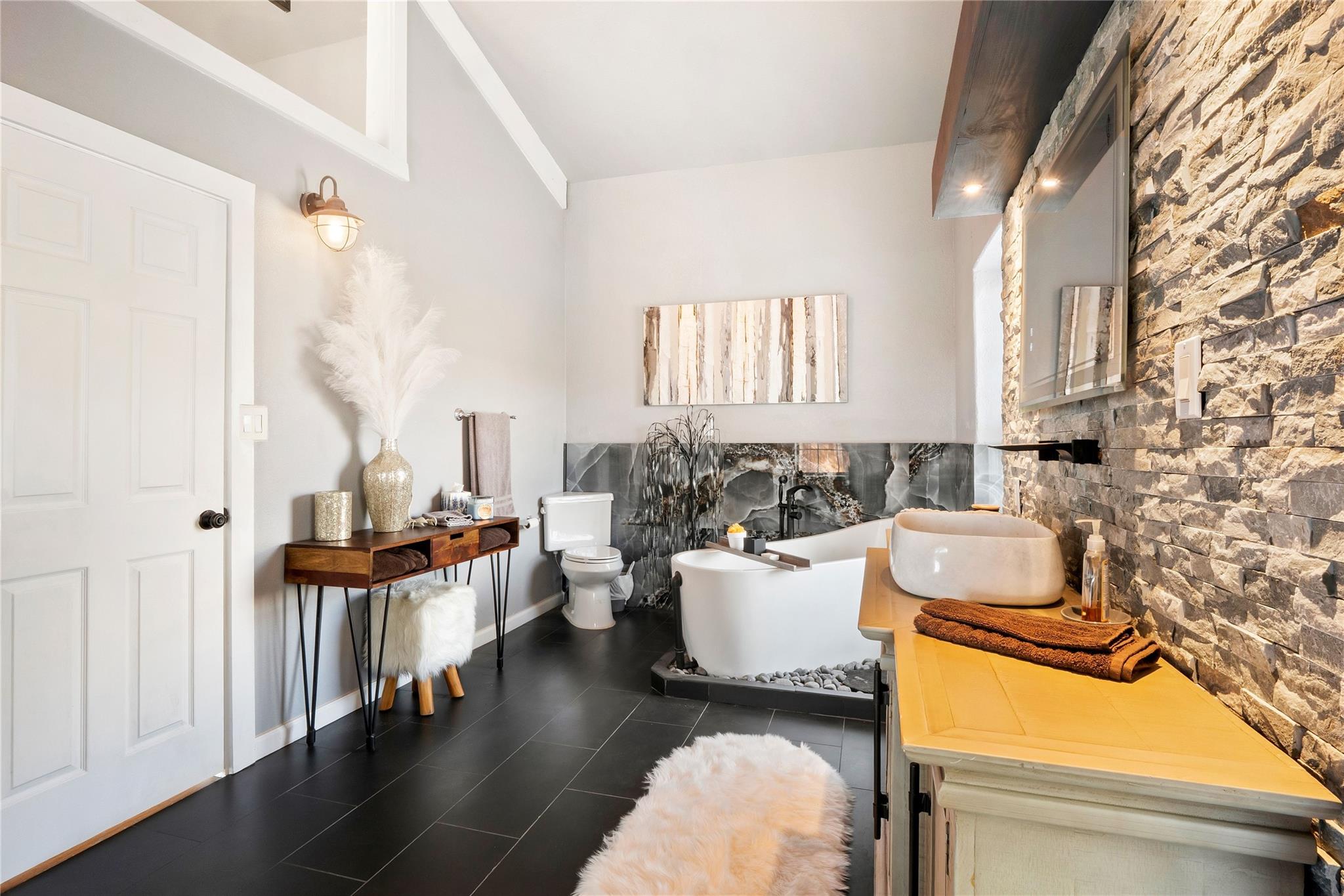 28543 Paradise Manor Dr, Marble Falls, TX 78654