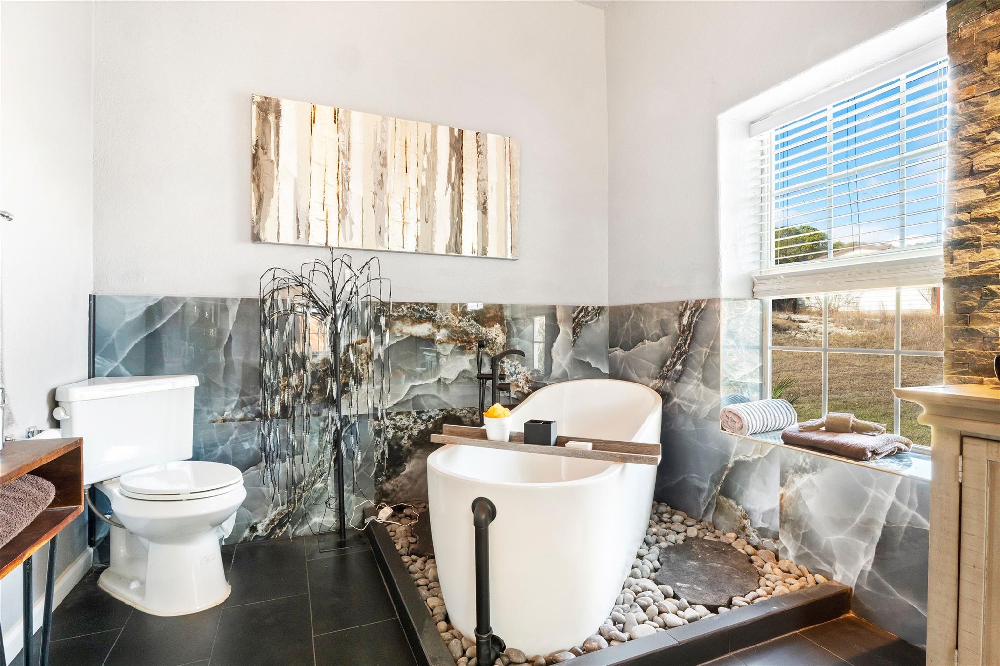 28543 Paradise Manor Dr, Marble Falls, TX 78654