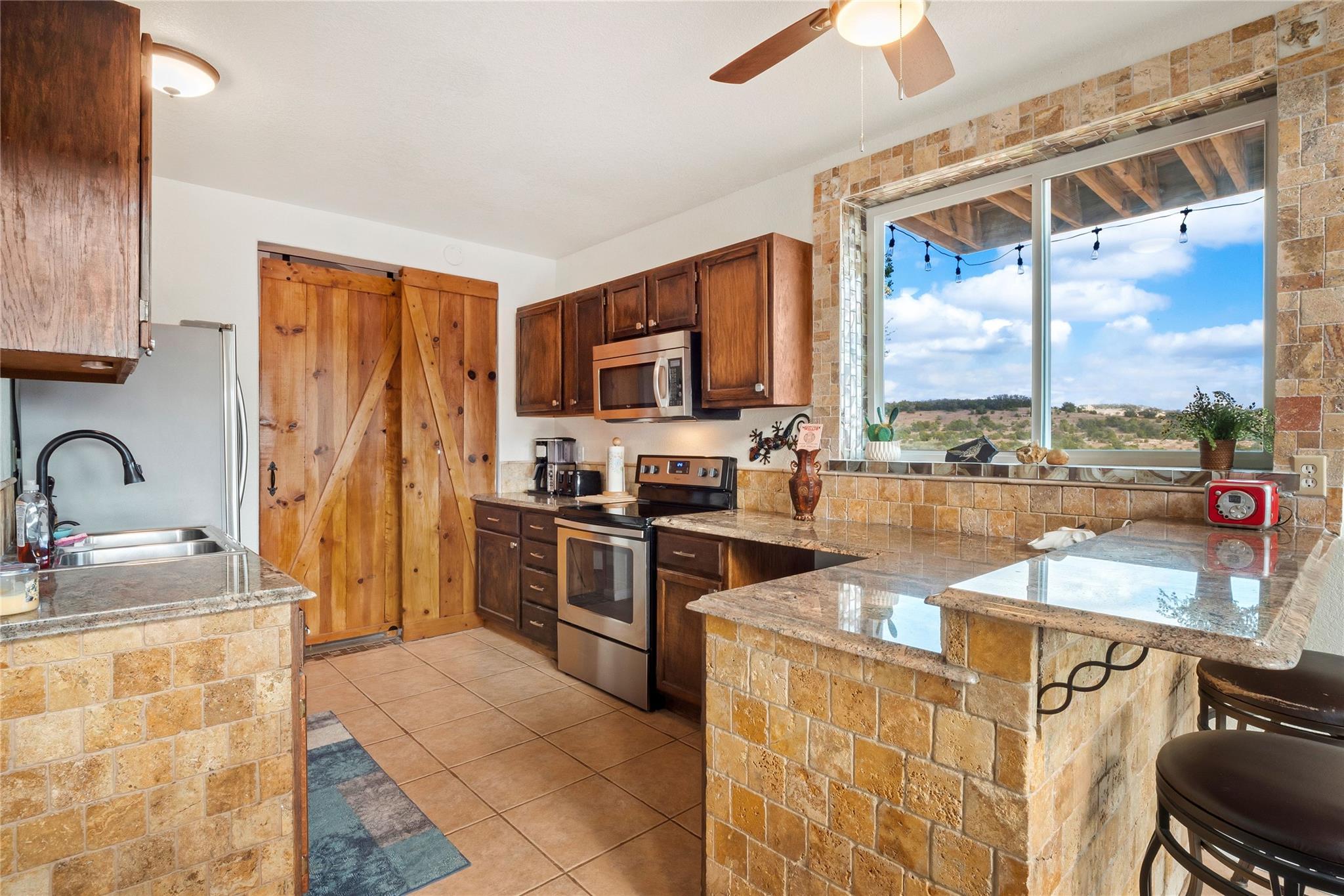 28543 Paradise Manor Dr, Marble Falls, TX 78654