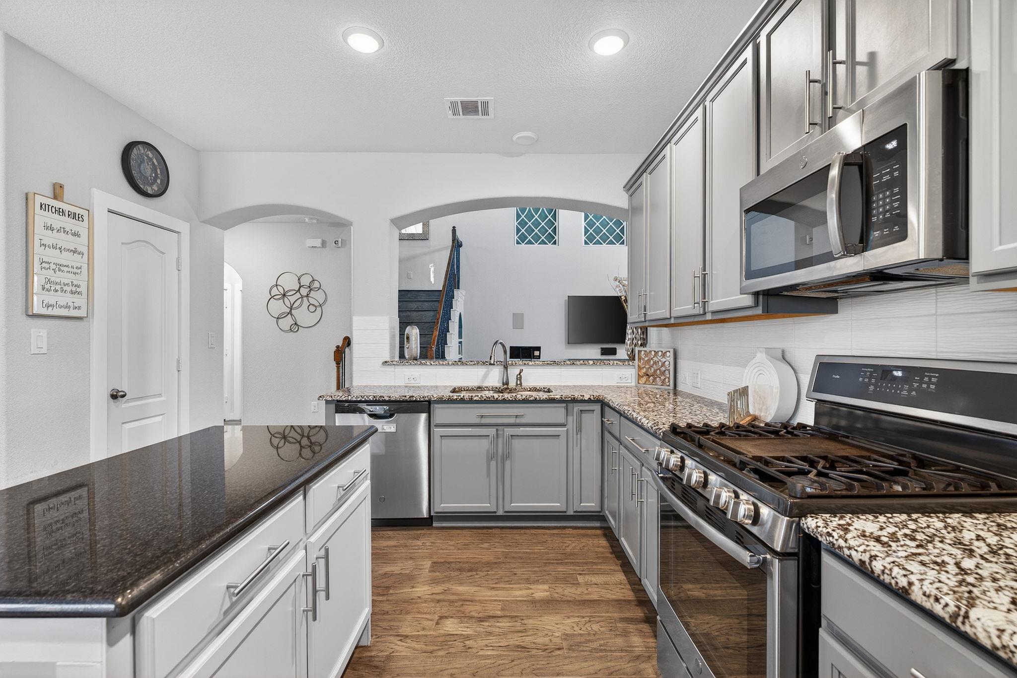 157 Firethorn Dr, Buda, TX 78610