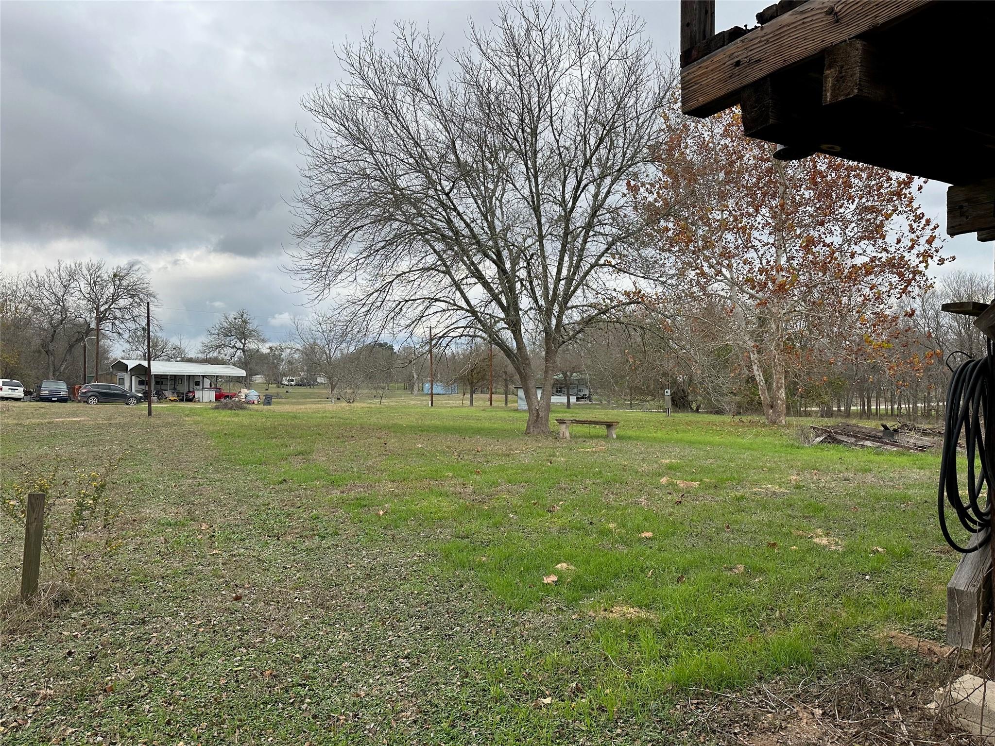 429 Hidden Shores Lp Rd, Smithville, TX 78957