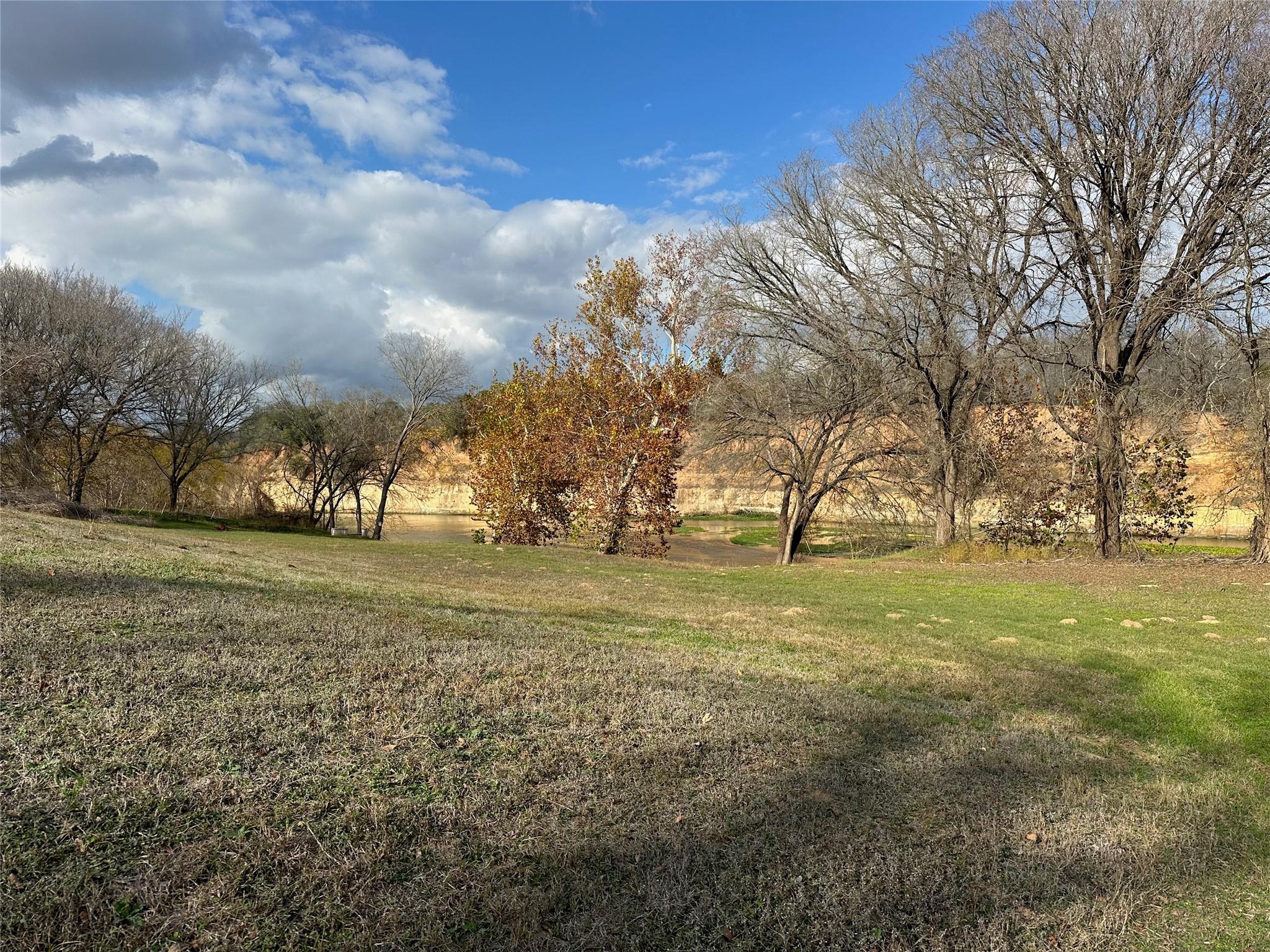 429 Hidden Shores Lp Rd, Smithville, TX 78957