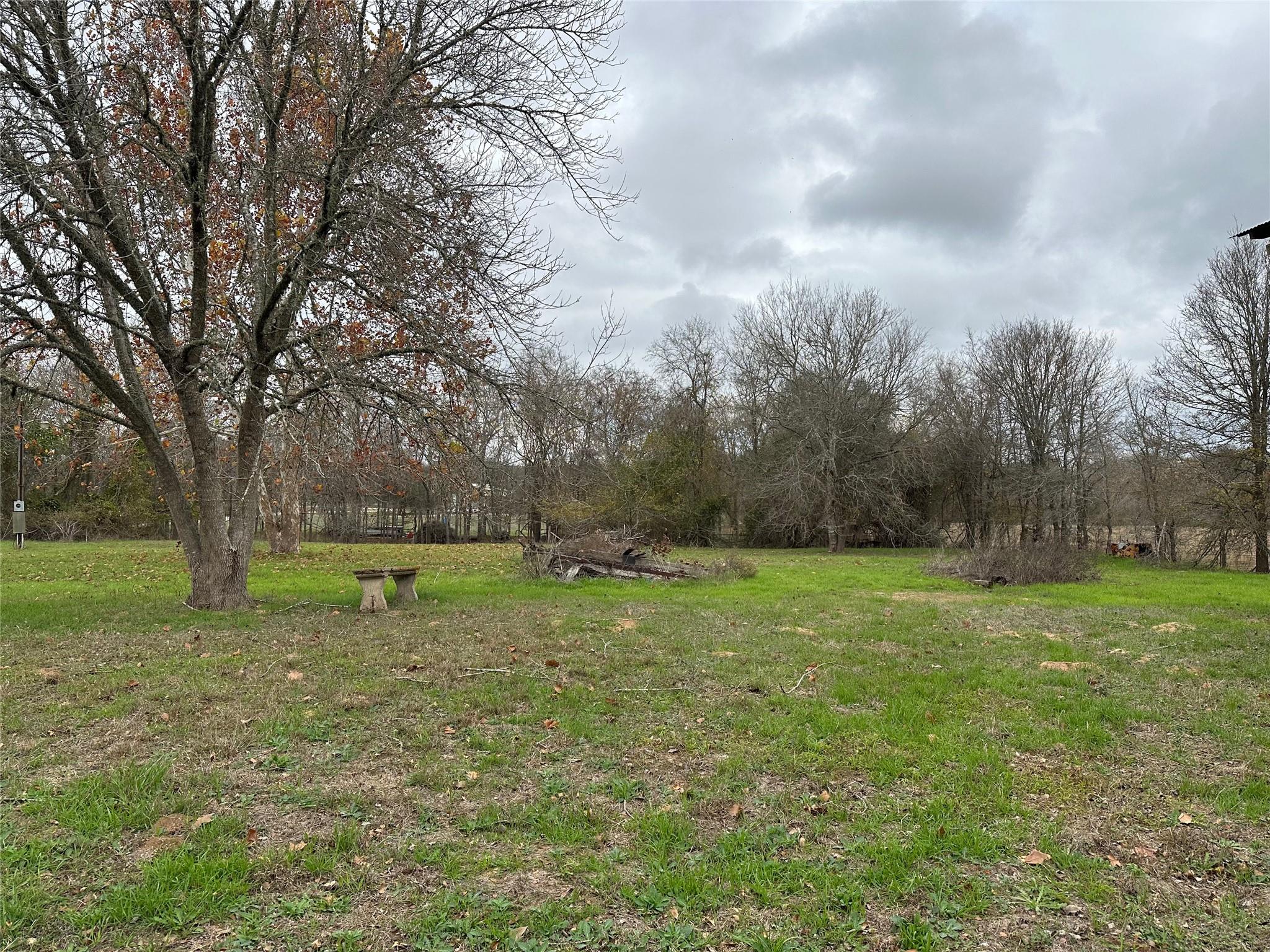 429 Hidden Shores Lp Rd, Smithville, TX 78957