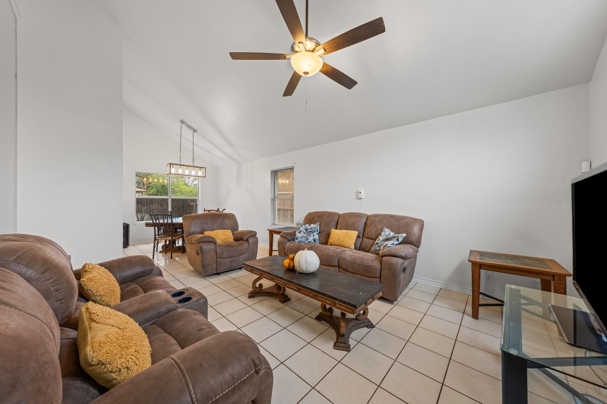 105 Golden Way Way, Universal City, TX 78028