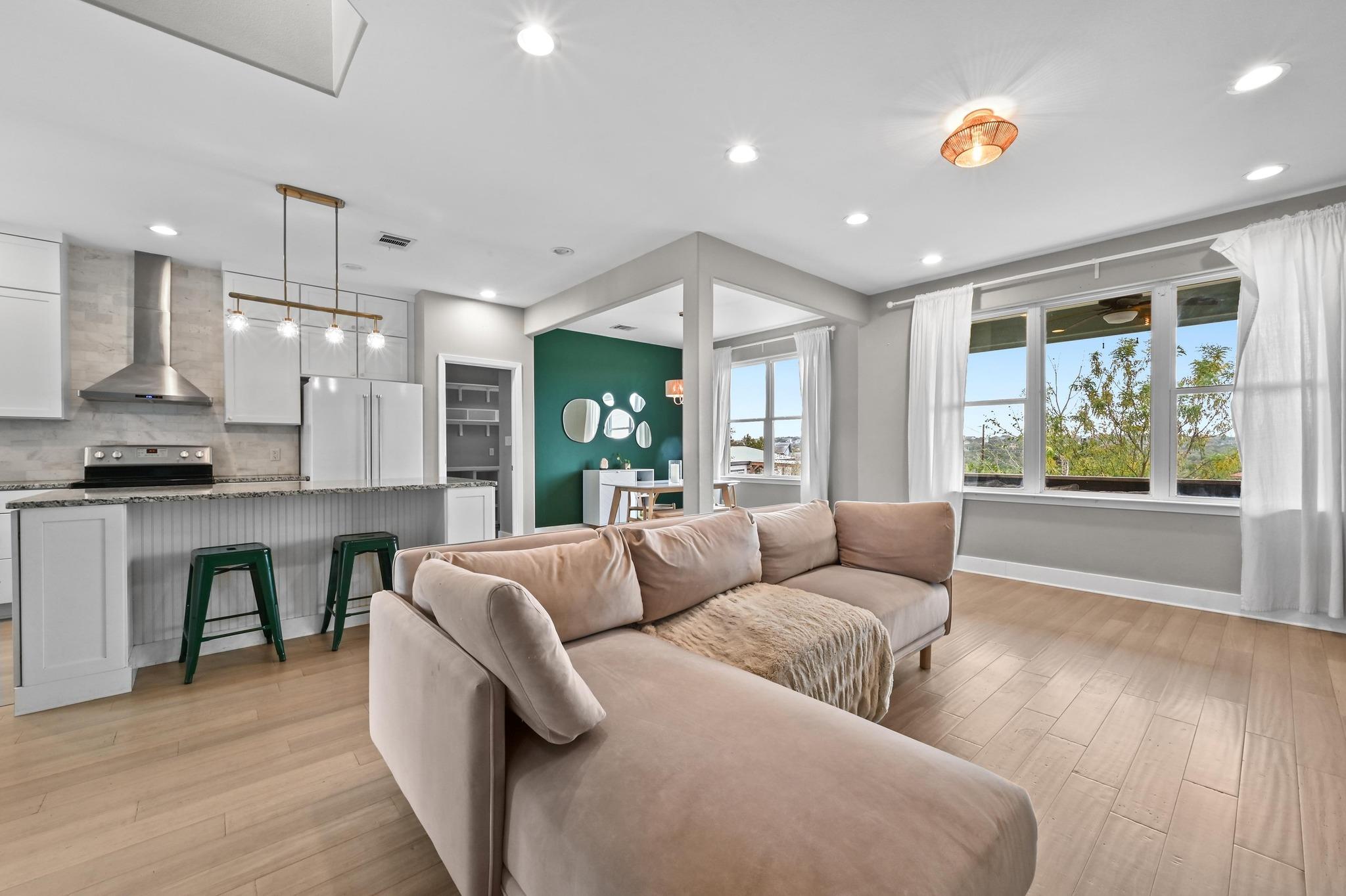 17305 Lake Wood Cir, Dripping Springs, TX 78620