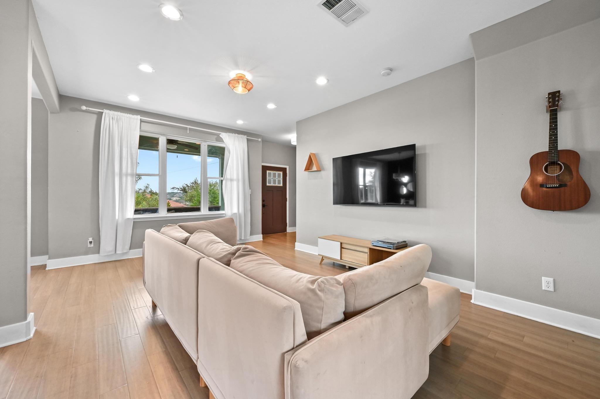 17305 Lake Wood Cir, Dripping Springs, TX 78620