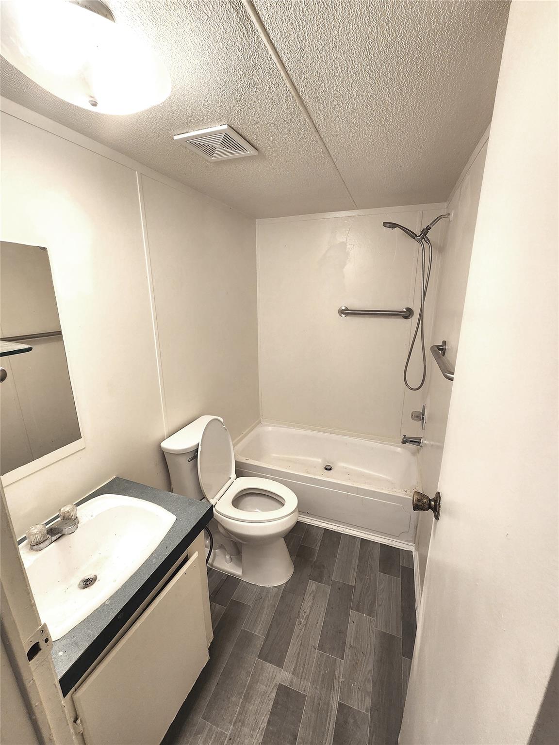 7113 Comstock Cv # left A, Lago Vista, TX 78645