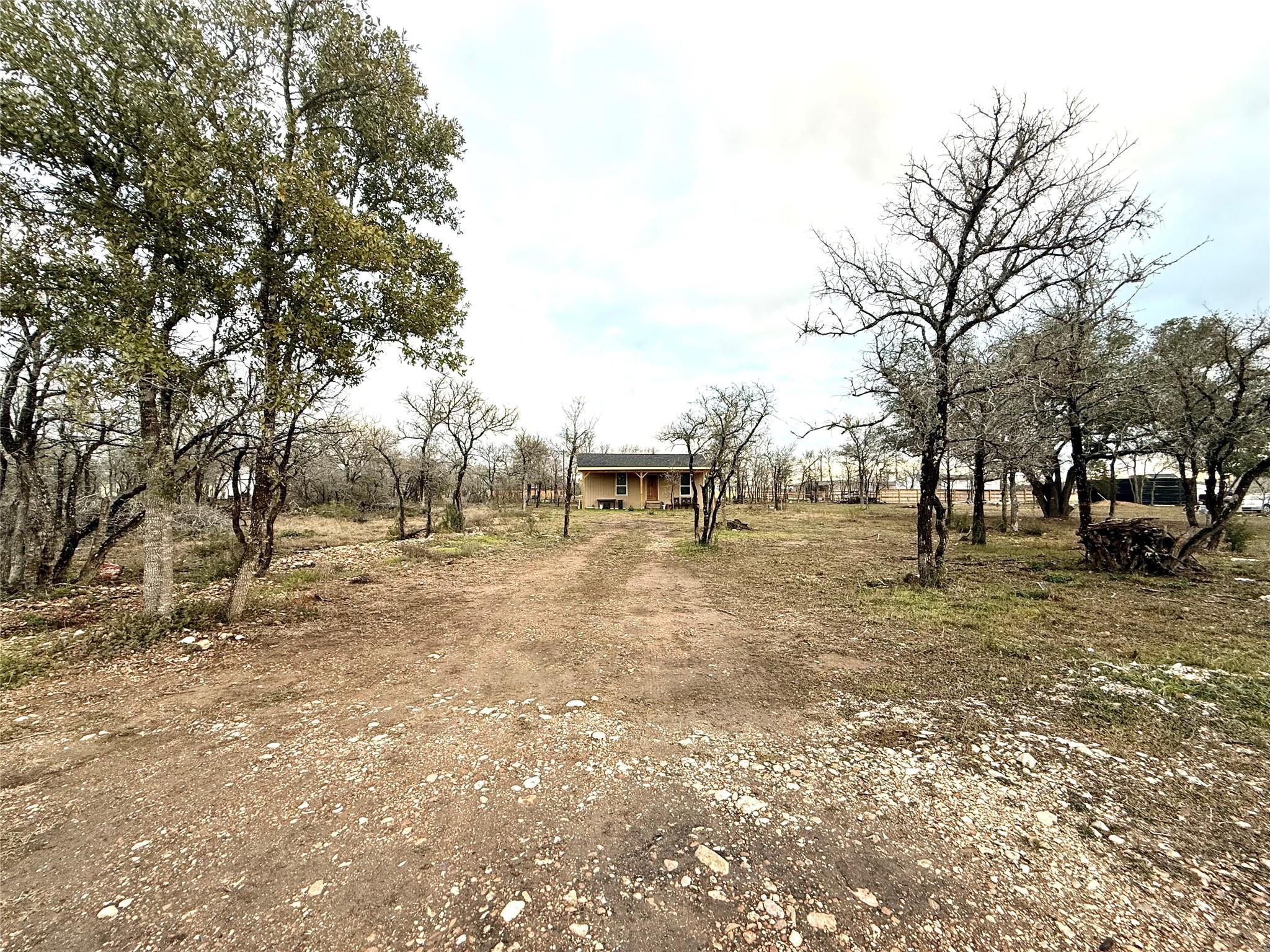 145 Campion Ln, Dale, TX 78616