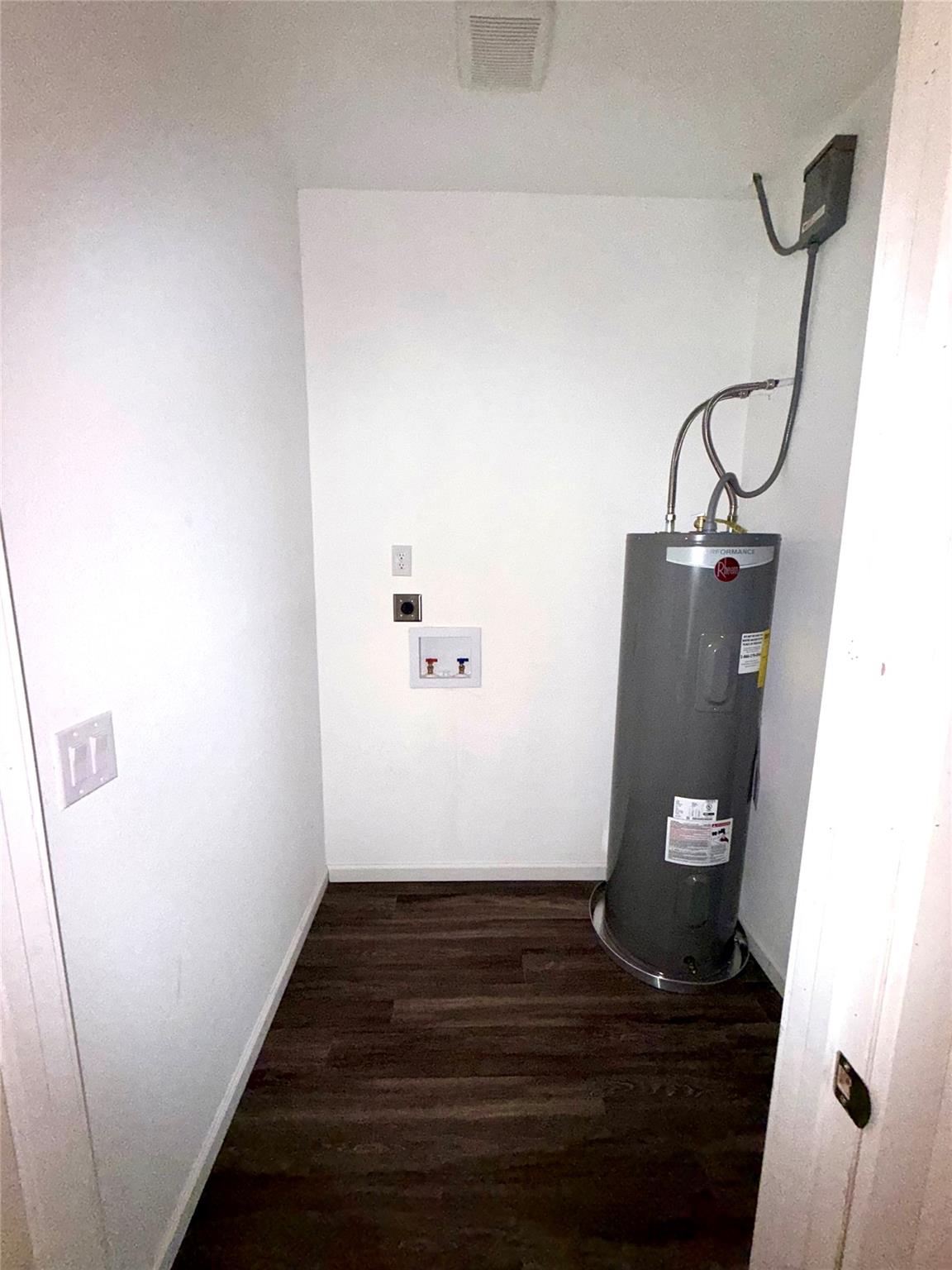 145 Campion Ln, Dale, TX 78616