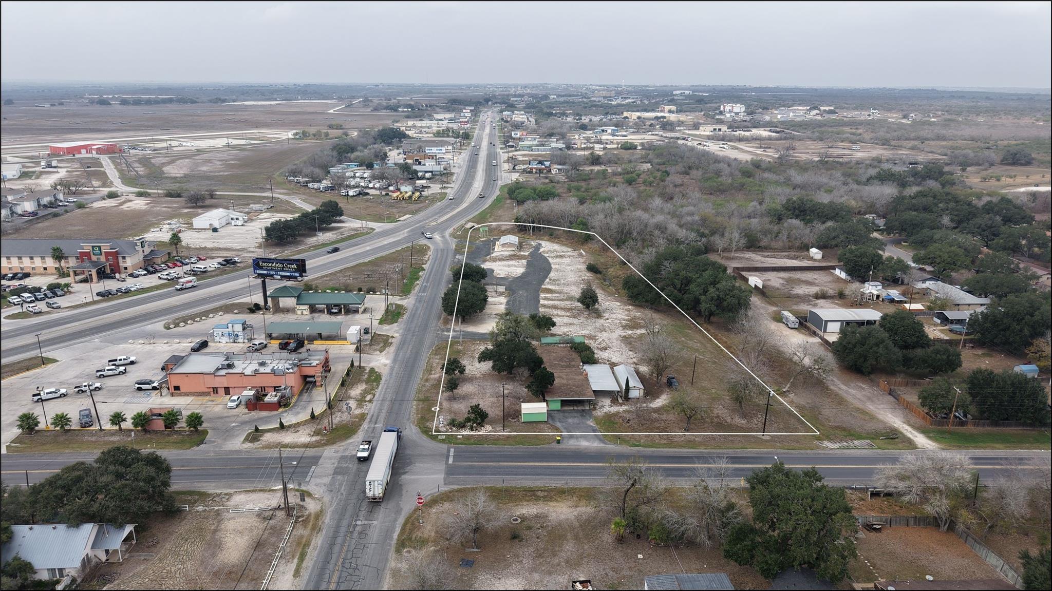 1000 N 5th St St, Kenedy, TX 78119