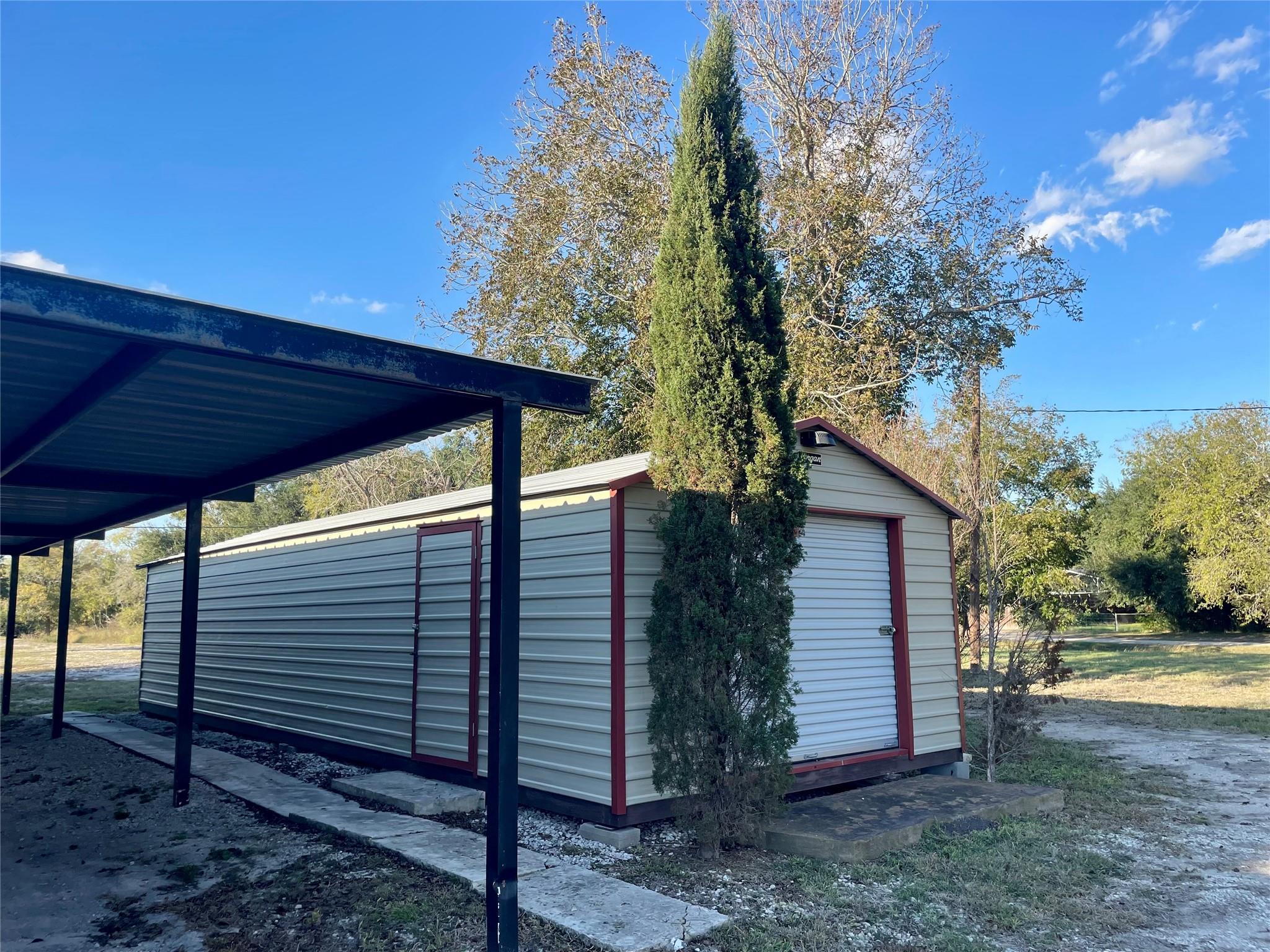 1000 N 5th St St, Kenedy, TX 78119