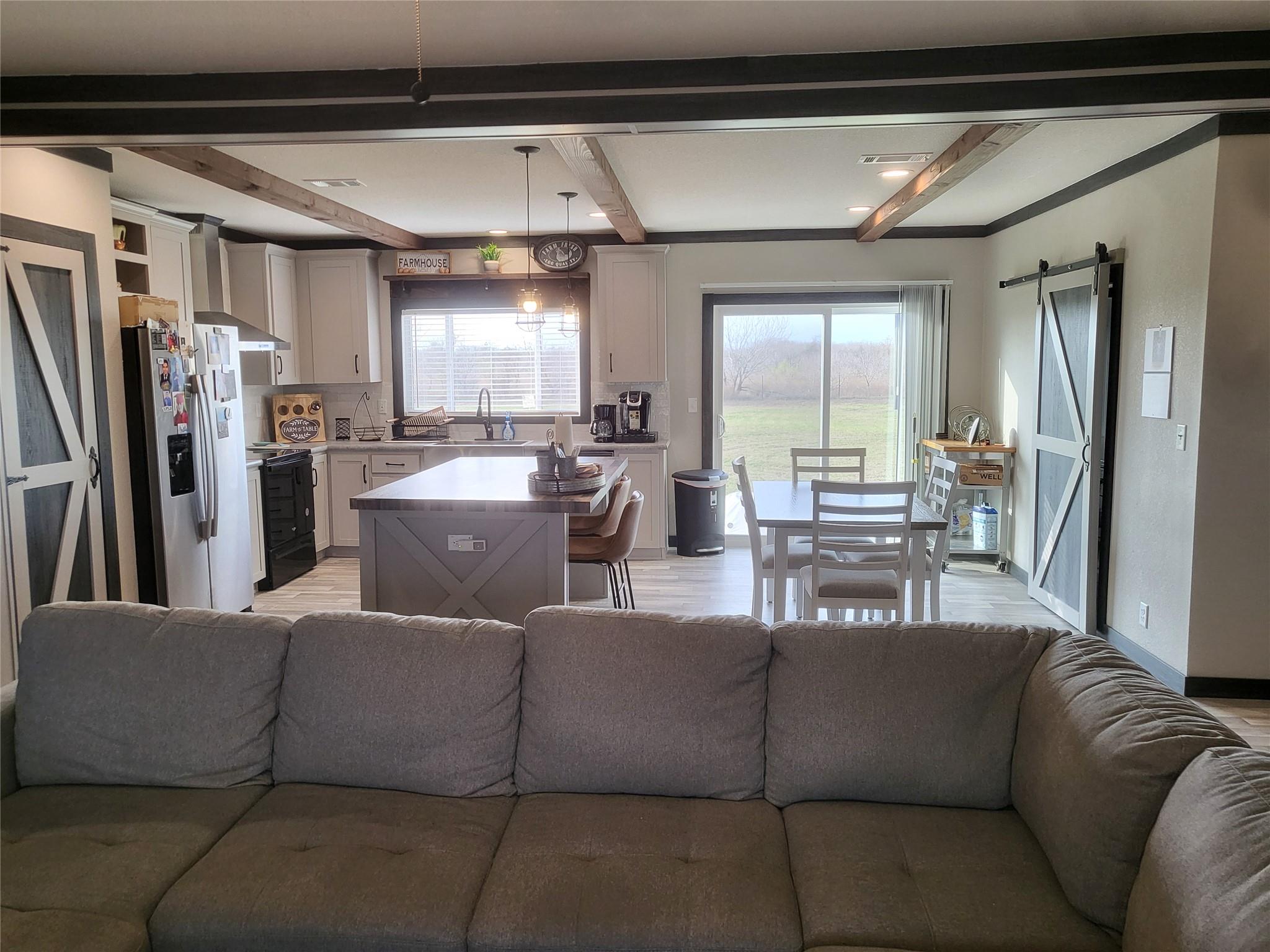 192 Lazy River Ln, Elgin, TX 78621