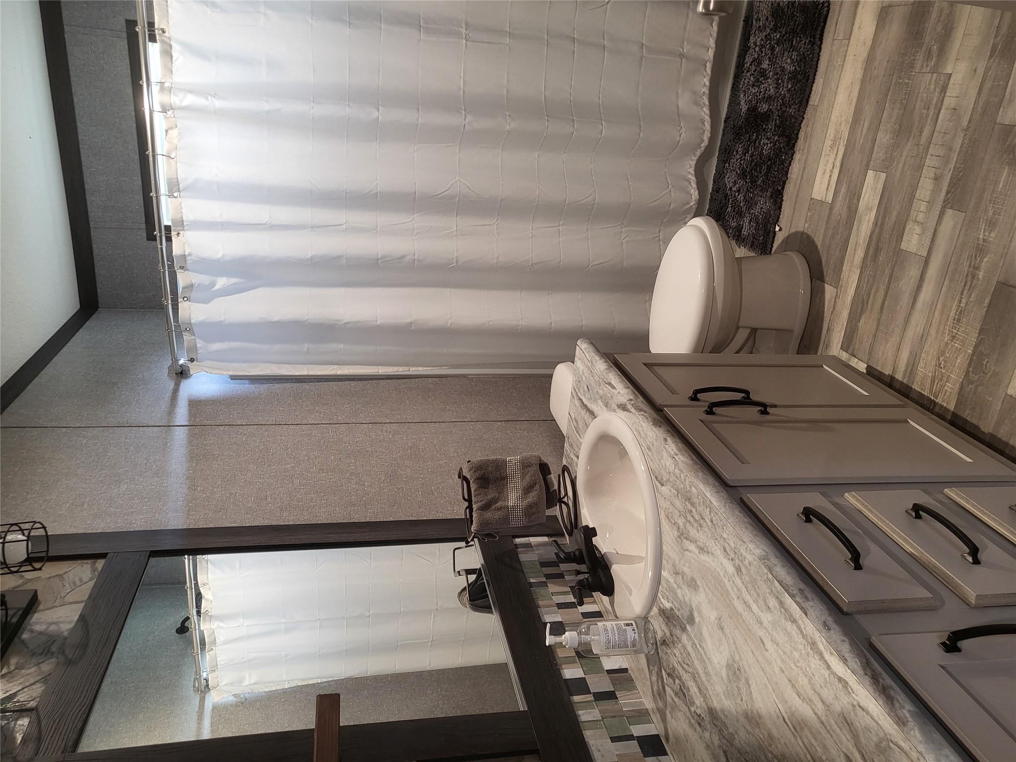 192 Lazy River Ln, Elgin, TX 78621