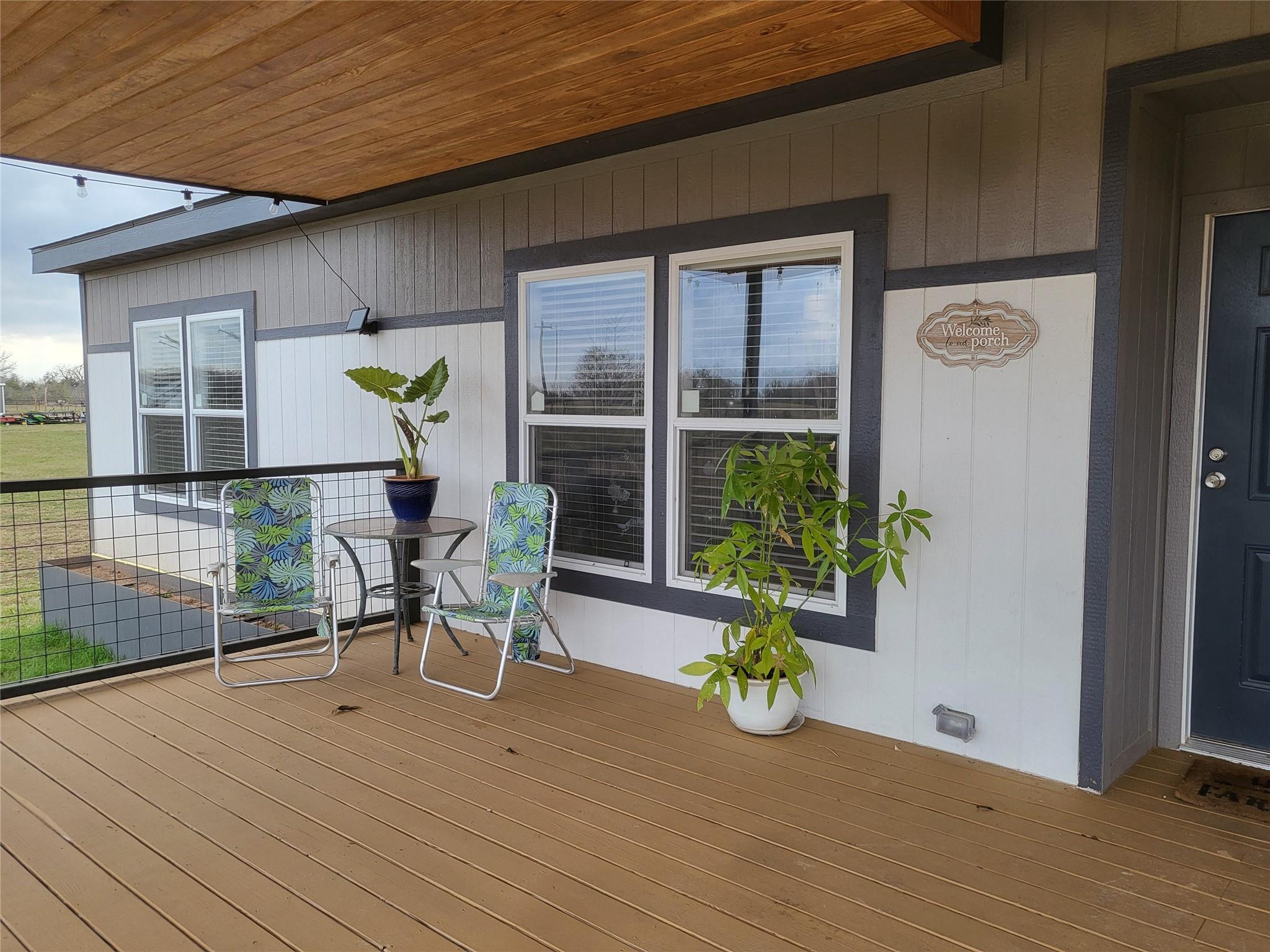 192 Lazy River Ln, Elgin, TX 78621