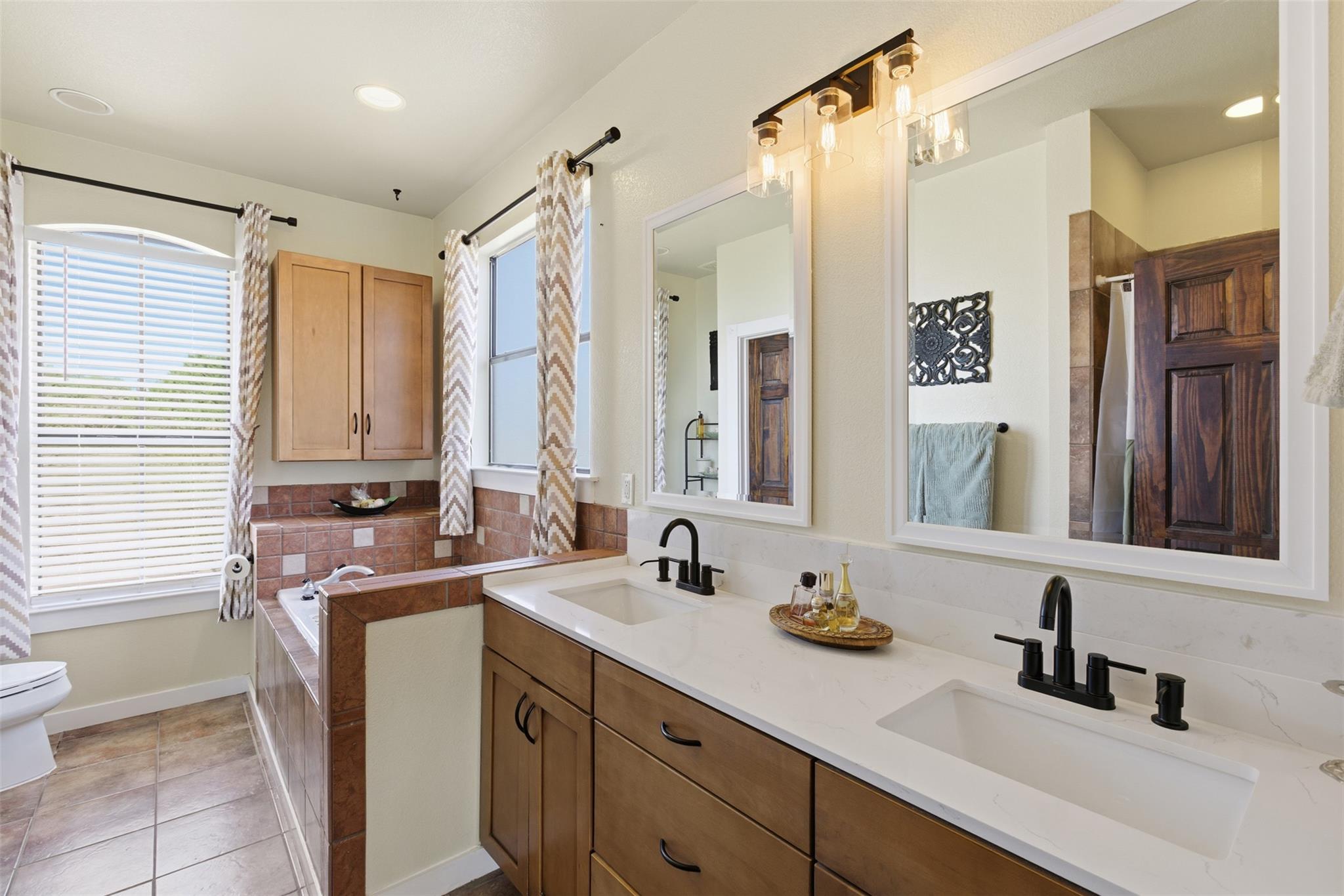 4110 Tyx Trl, Spicewood, TX 78669