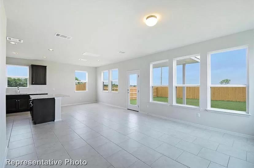 307 Insider Loop, Elgin, TX 78621