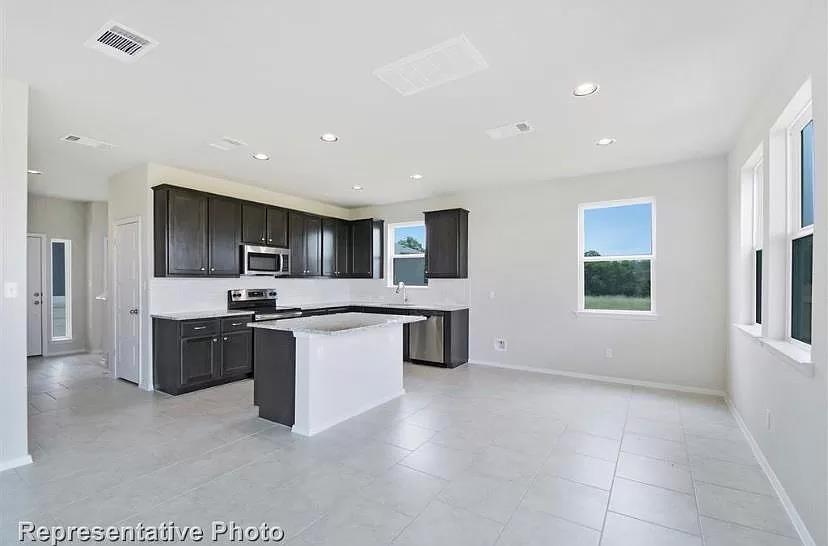 307 Insider Loop, Elgin, TX 78621